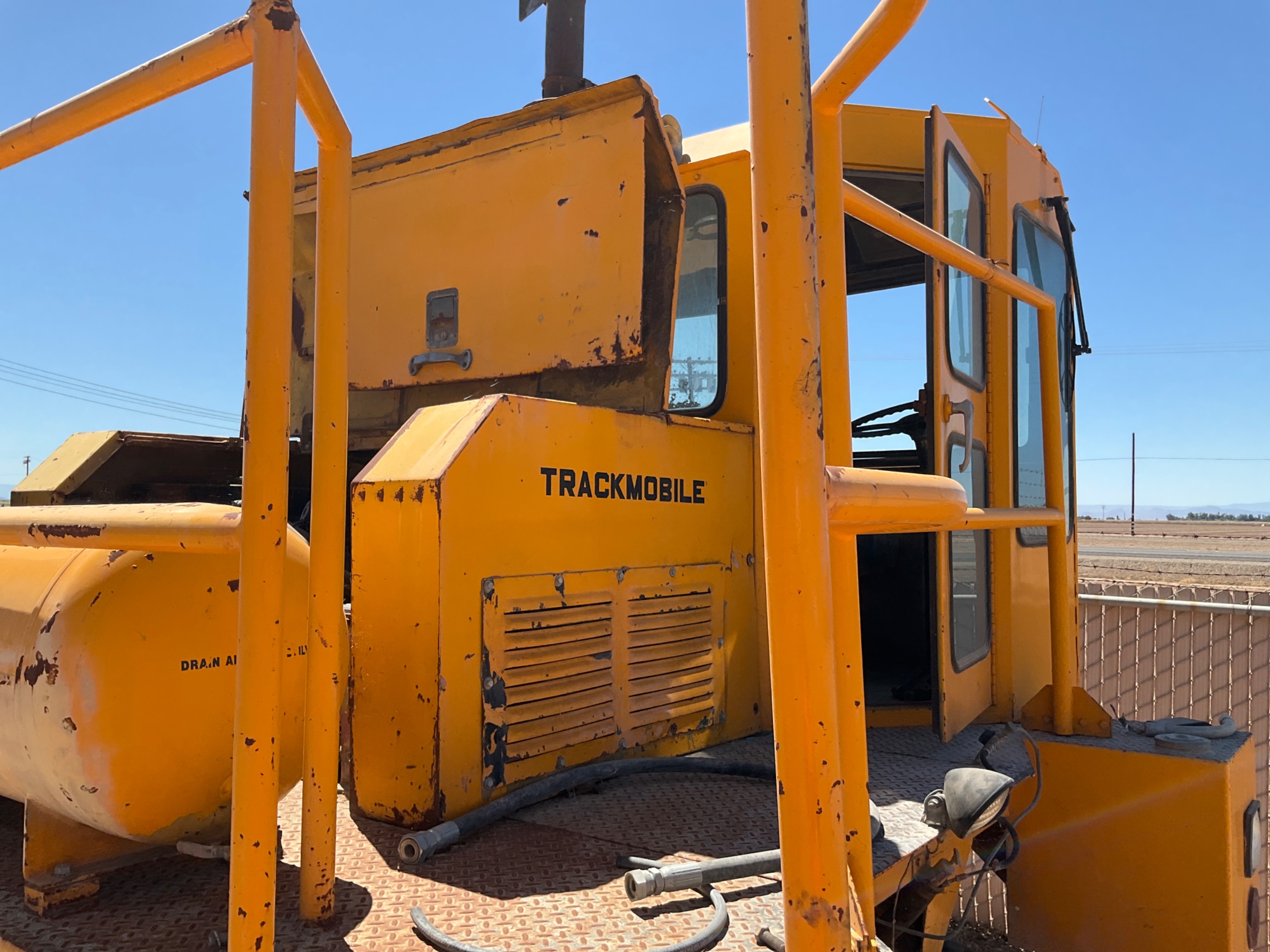 TRACKMOBILE 4200 TM RAILCAR MOVER - undefined