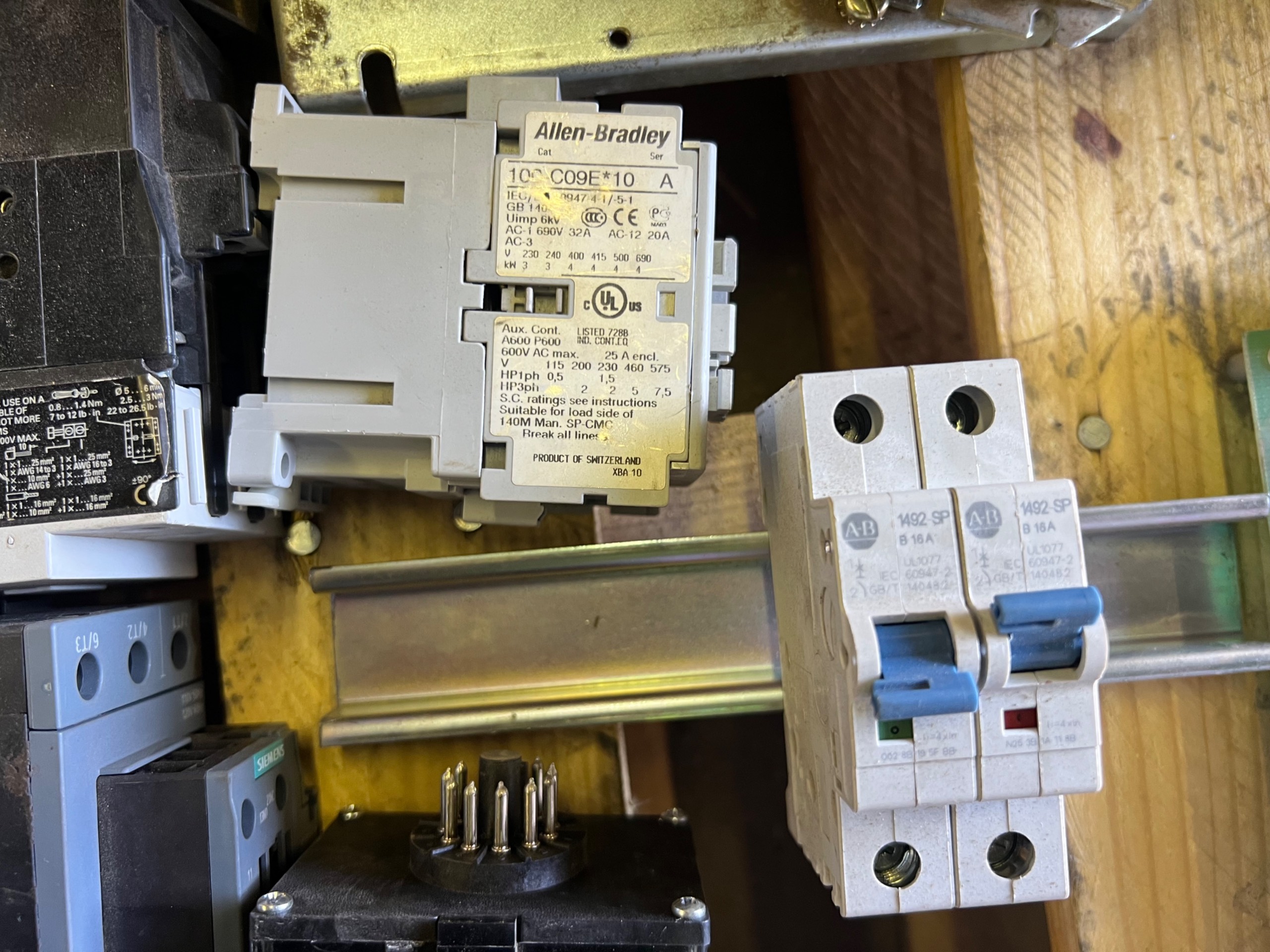 BULK QTY OF ELECTRICAL PARTS - undefined