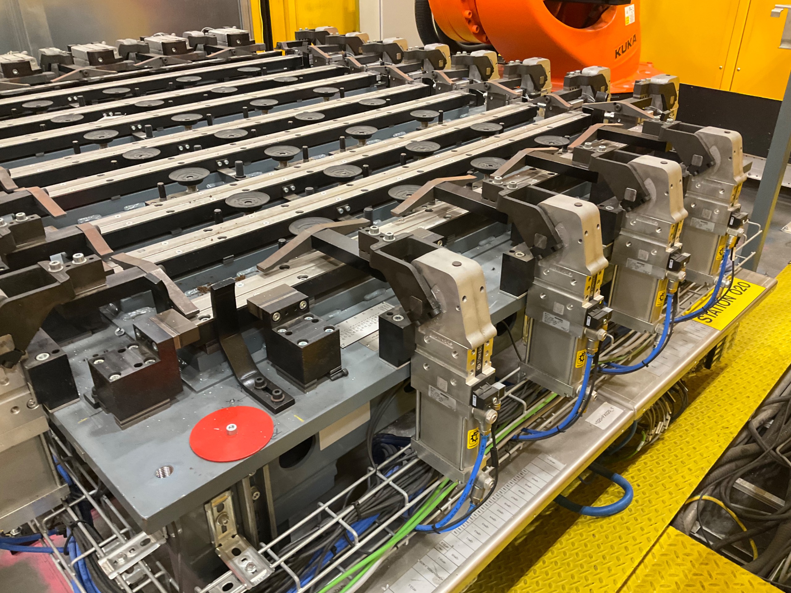 ROBOTIC CLAMPING FIXTURE TABLE - undefined