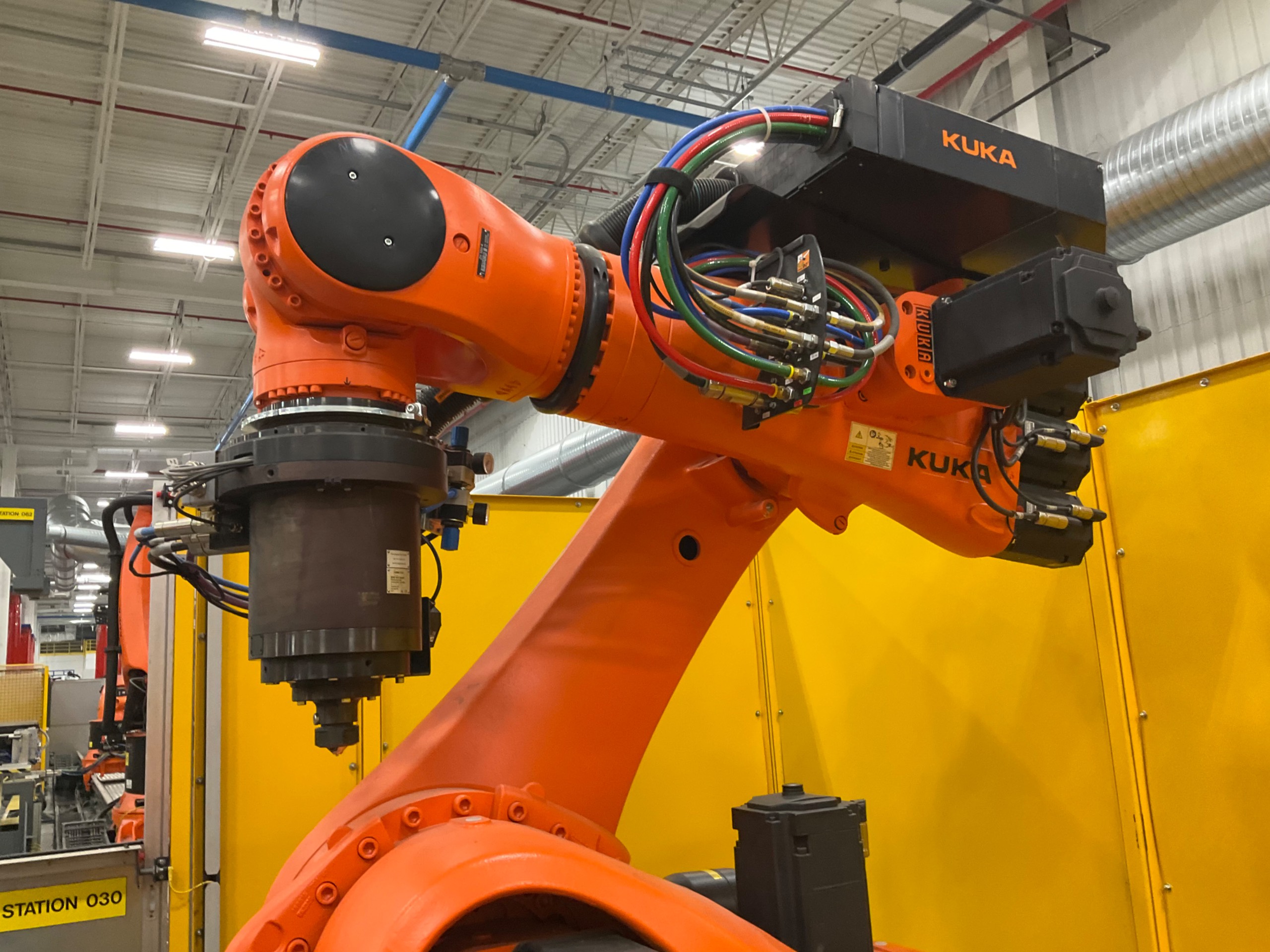 2021 KUKA KR 500 R2830 ROBOT & CONTROLLER ASSEMBLY - undefined