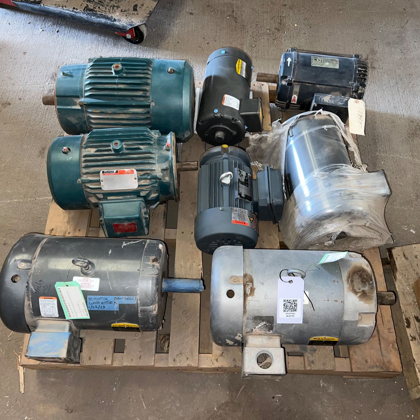 QTY 8 OF ELECTRIC MOTORS - undefined