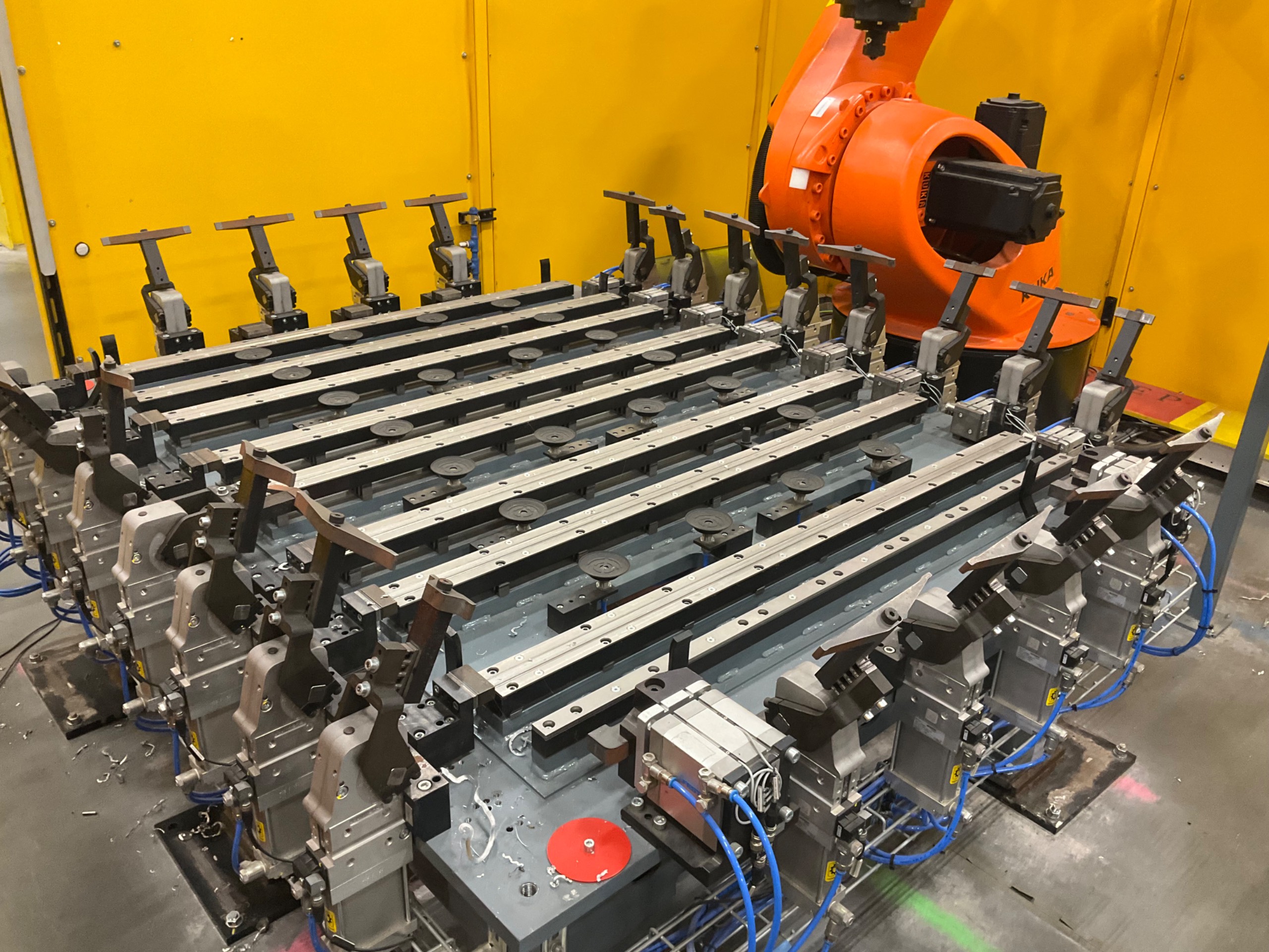 ROBOTIC CLAMPING FIXTURE TABLE - undefined