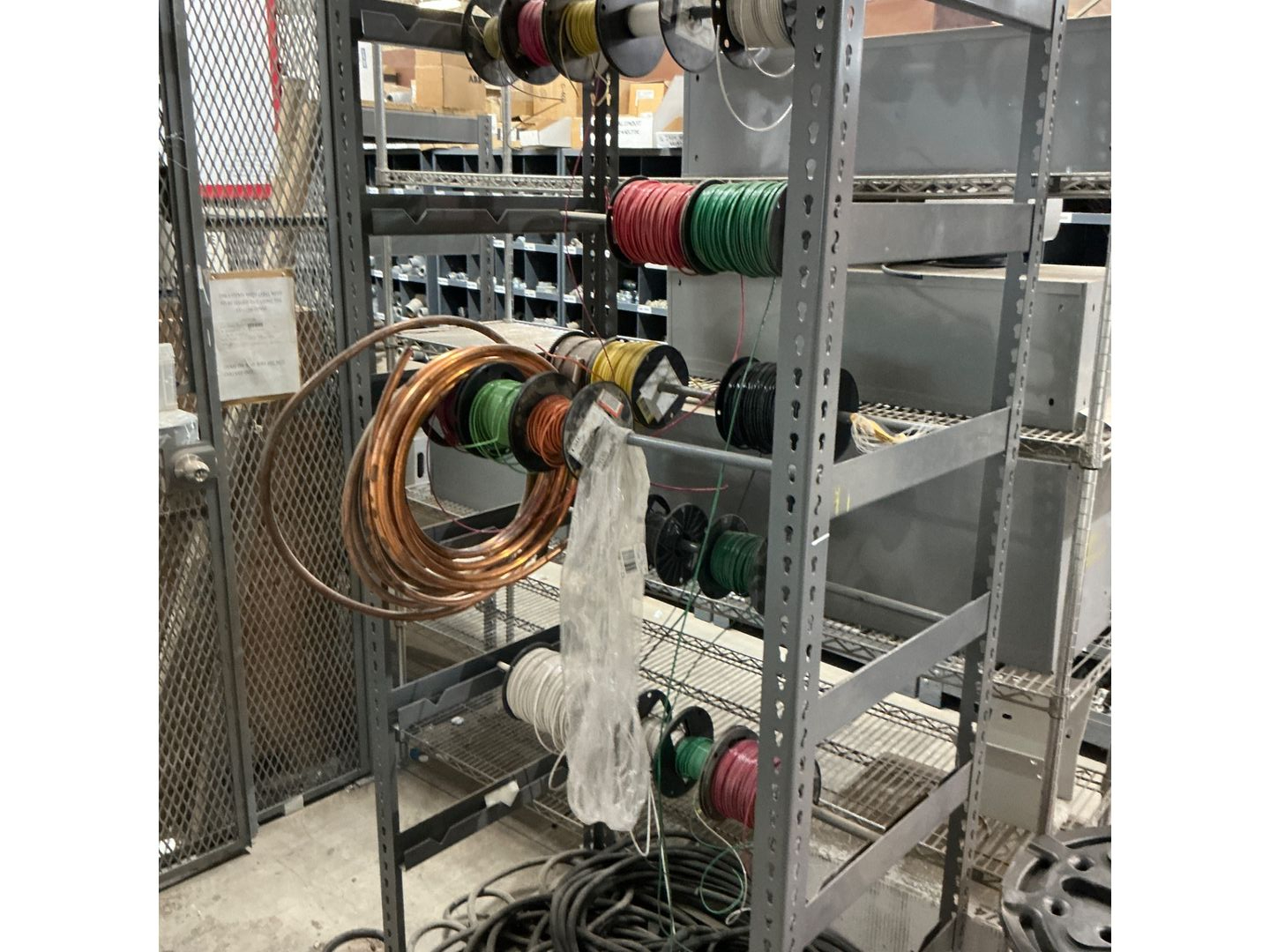 BULK QTY OF INDUSTRIAL FASTENERS - undefined