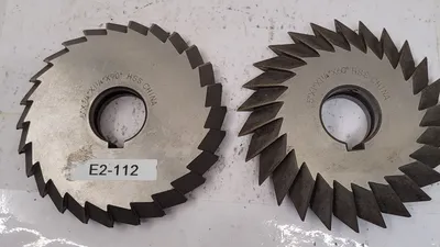 HSS LOT OF 2 SINGLE ANGLE MILLING CUTTERS: 5IN SAW, 60° AND 90° - undefined