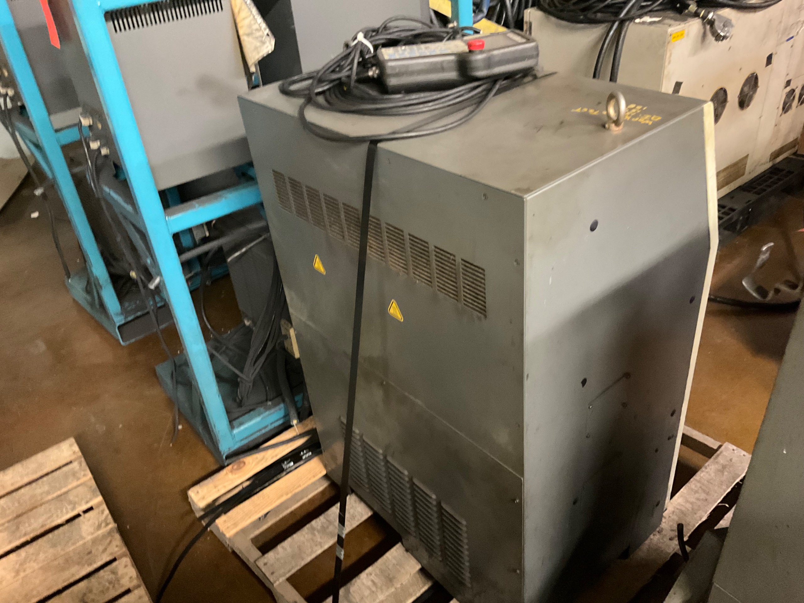 2005 FANUC R-J3IB ROBOT CONTROL SYSTEM - undefined