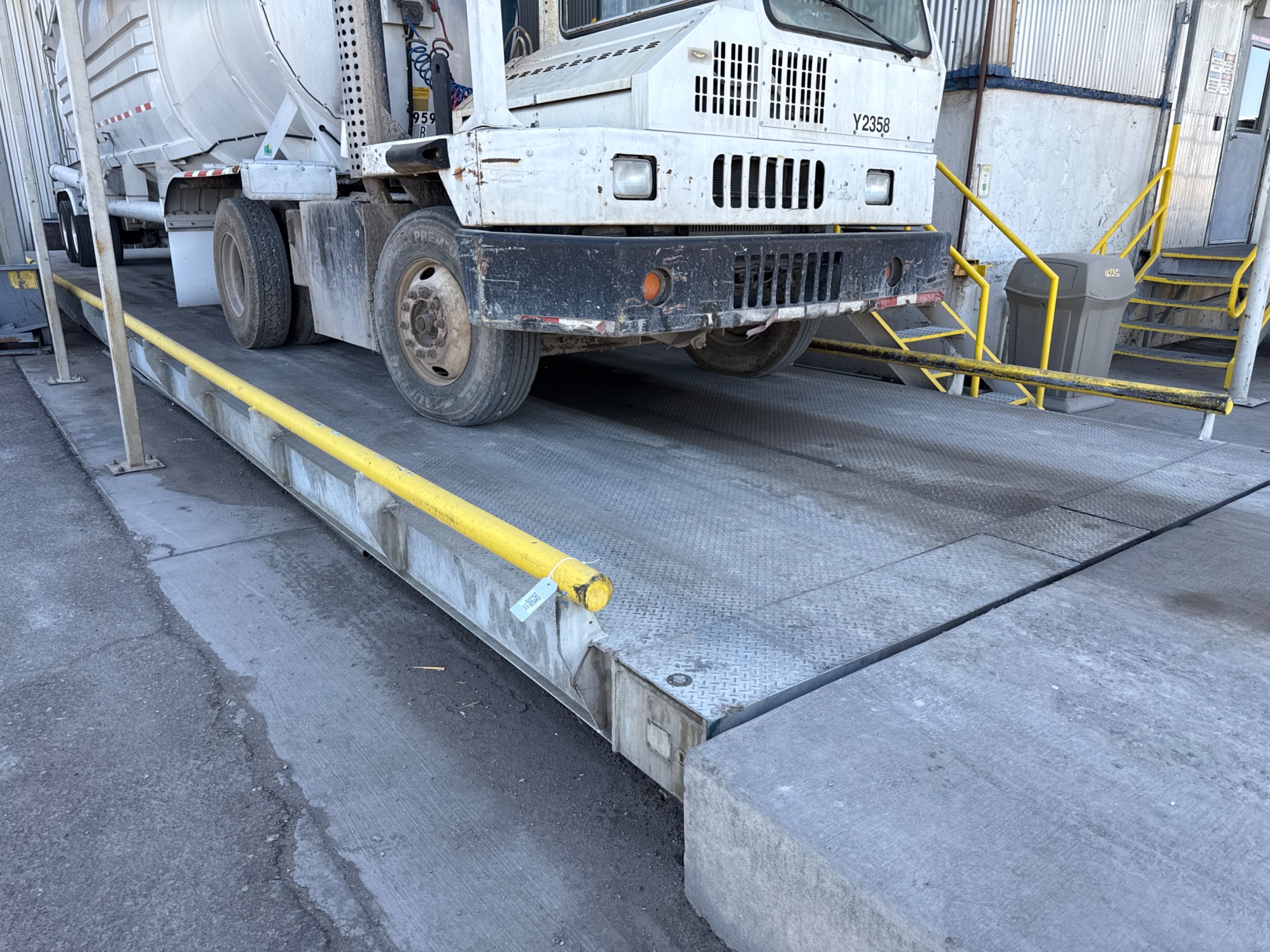 AVERY WEIGH-TRONIX BMS 7011-100T J TRUCK SCALE - undefined