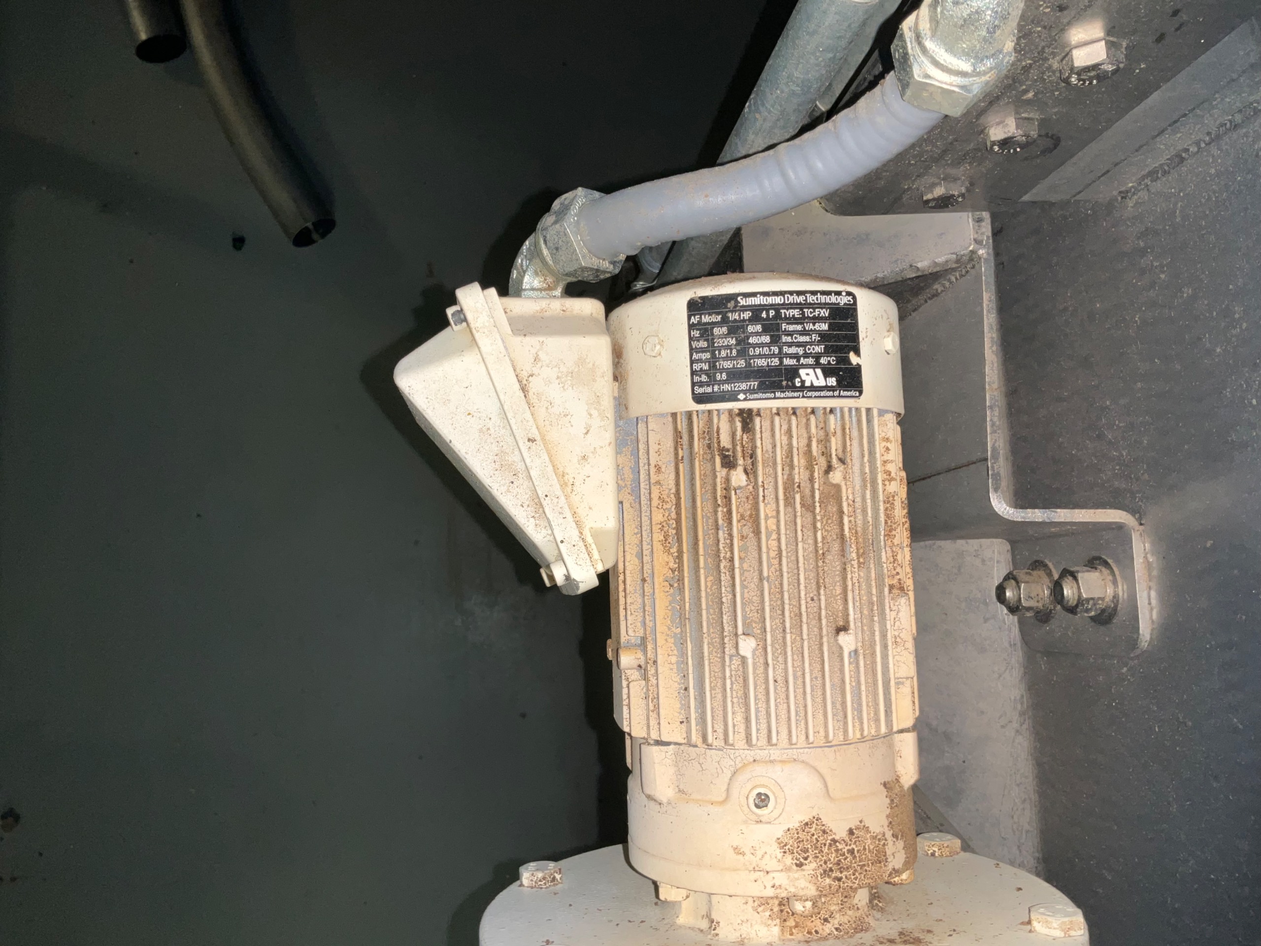 LIVE BOTTOM BIN WITH RAKE - undefined