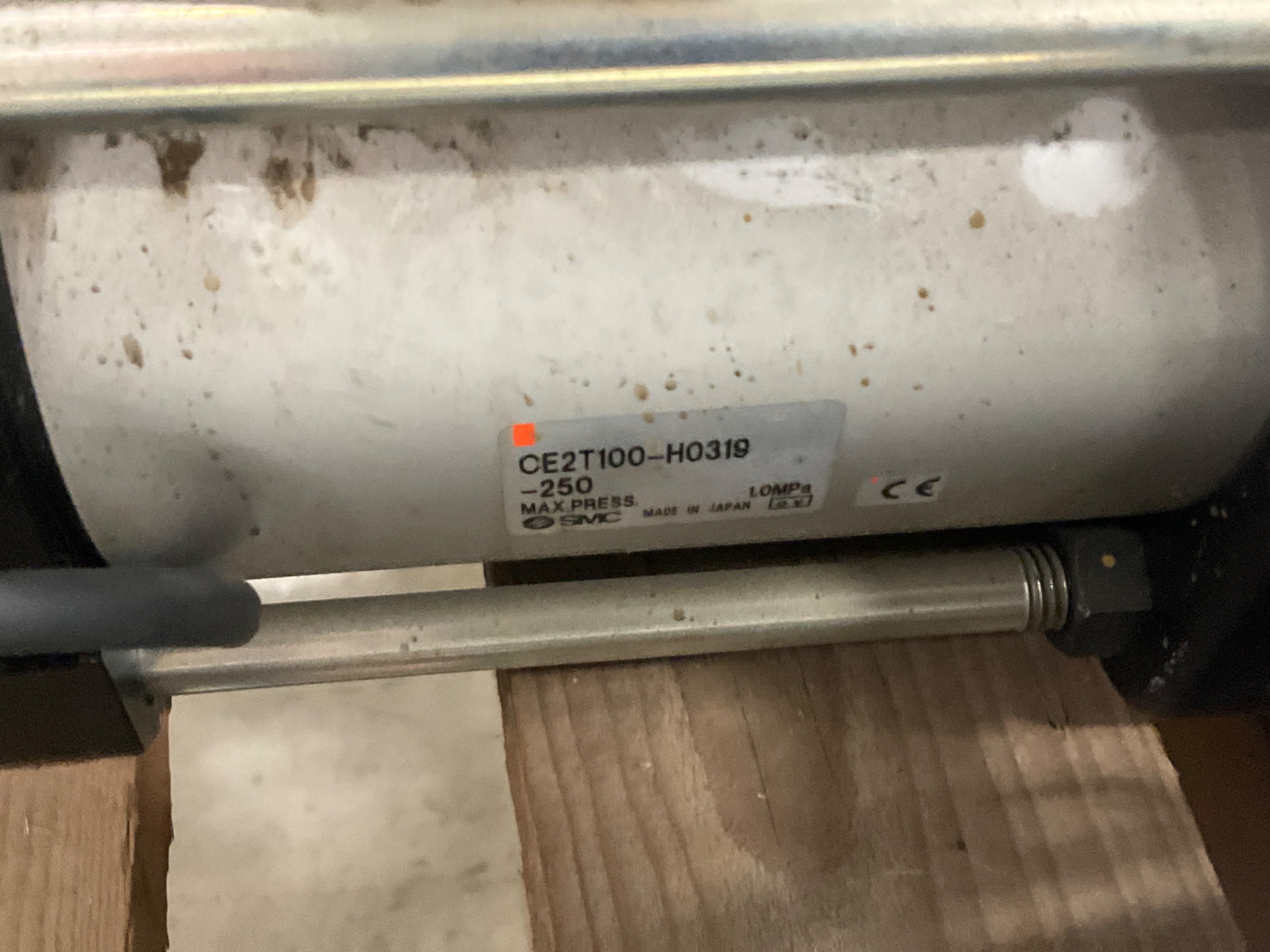 BULK QTY OF PNEUMATIC & HYDRAULIC CYLINDERS - undefined