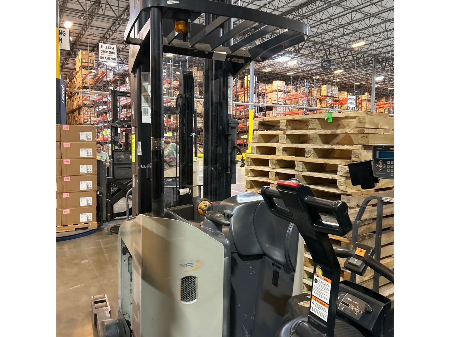 CROWN RR5725-45 REACH TRUCK - undefined