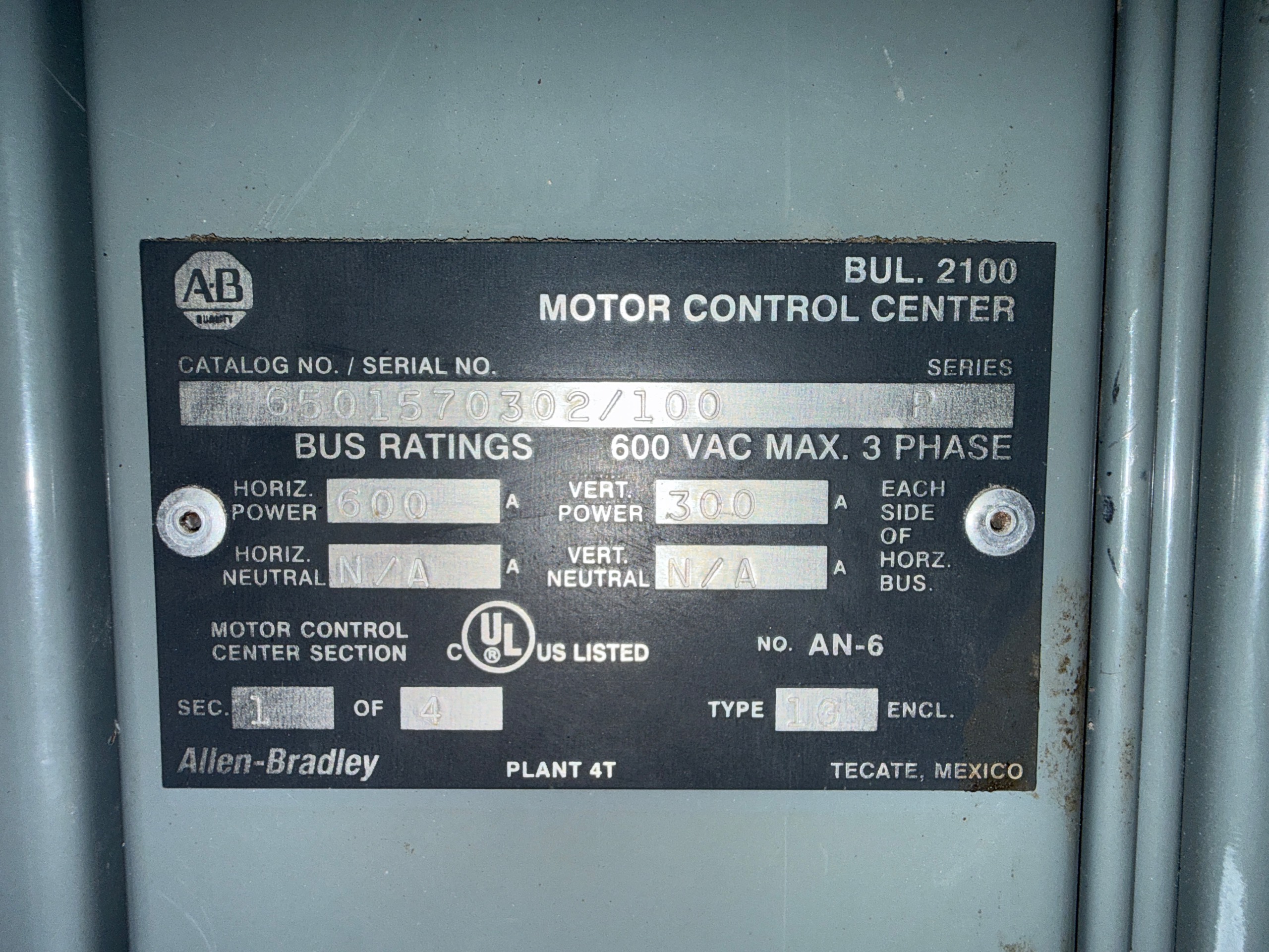 BULK QTY OF ALLEN BRADLEY CENTERLINE 2100 MCC, 4 SECTIONS - undefined