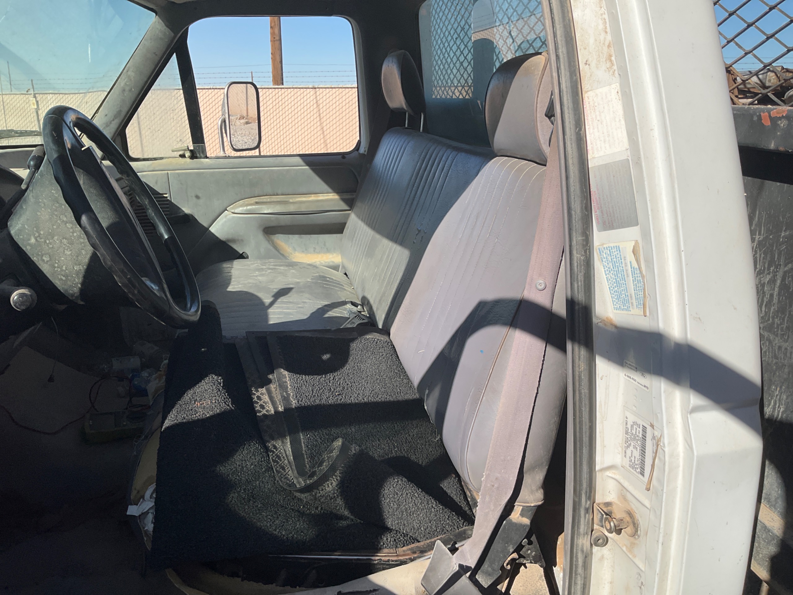 1995 FORD FORD F-SUPER DUTY FLATBED TRUCK - undefined