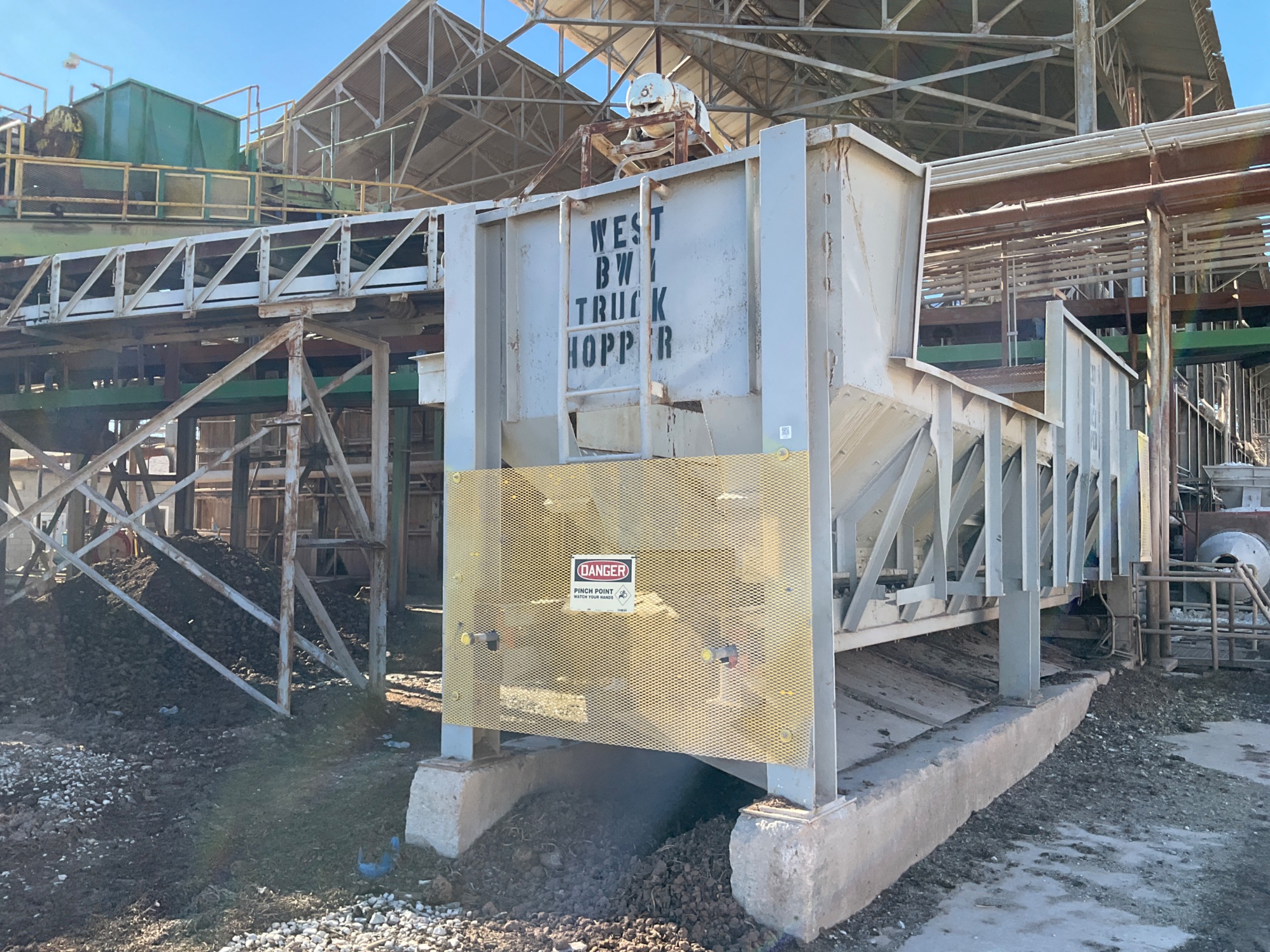 LIVE BOTTOM HOPPER FEEDER - undefined