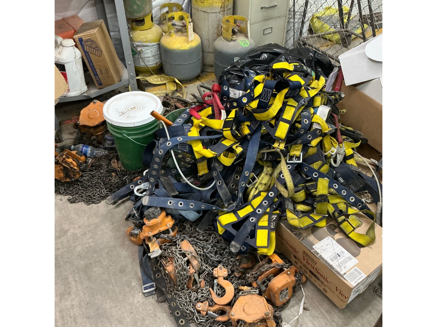 BULK QTY OF TOOLS AND SAFETY EQUIPMENT - undefined