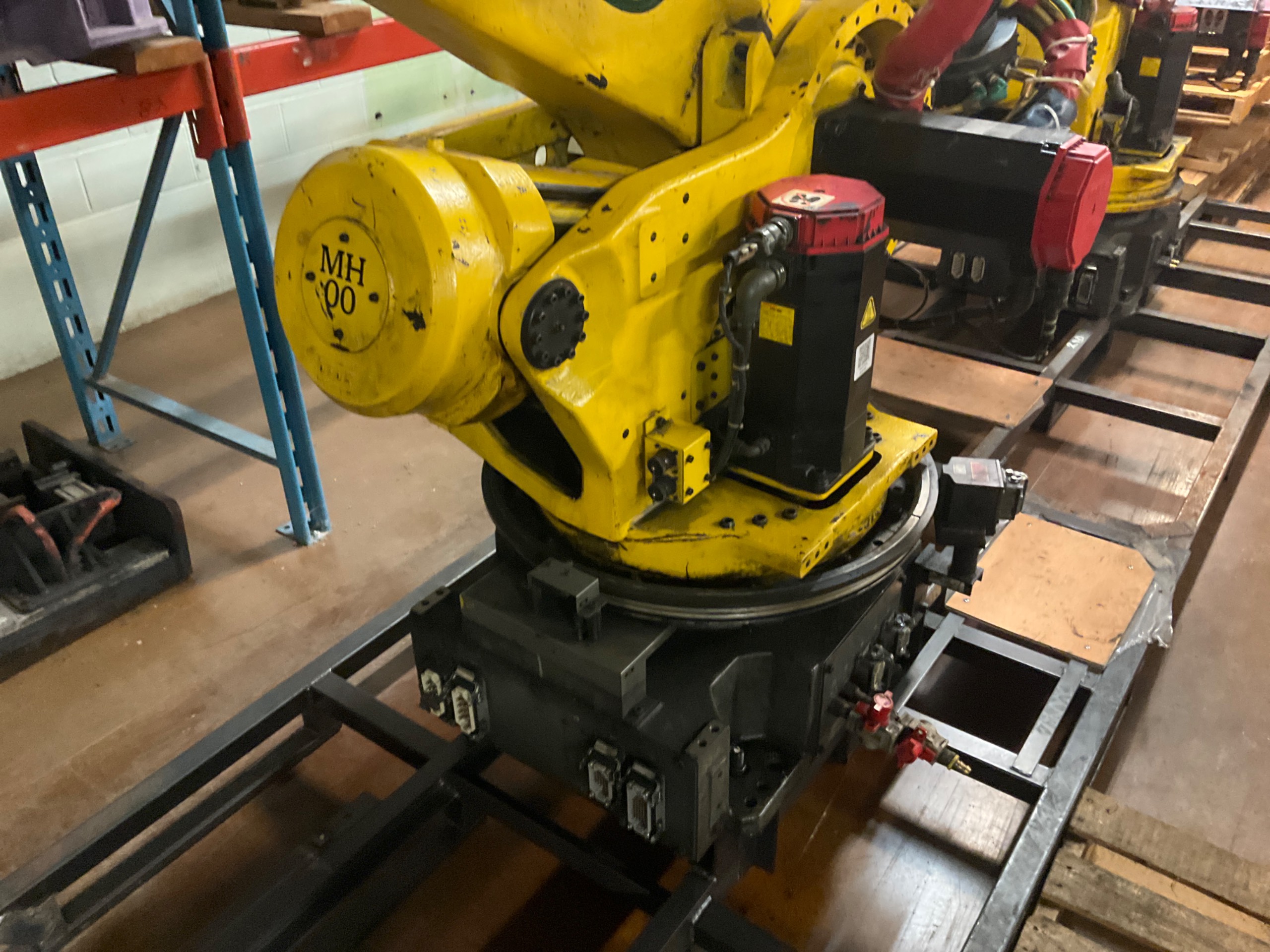 2000 FANUC S-430I W ARTICULATED ROBOT - undefined