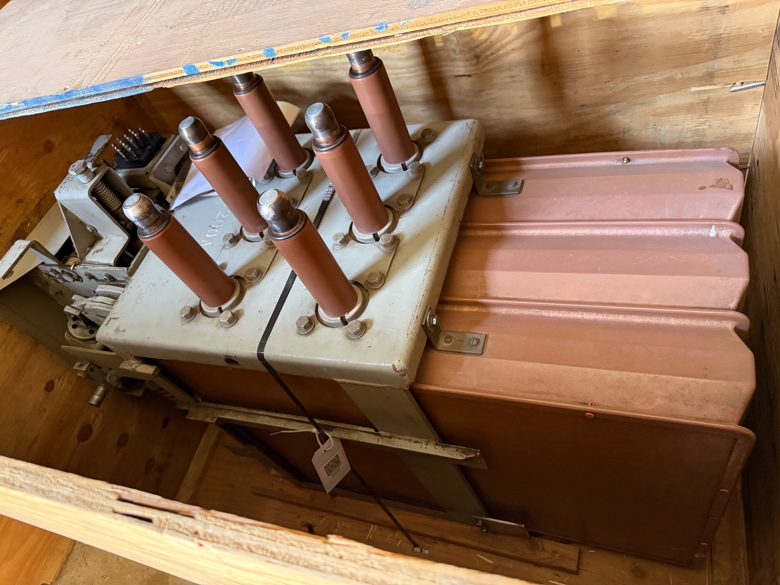GENERAL ELECTRIC MAGNE-BLAST 4.76 KV 1200 A MEDIUM VOLTAGE CIRCUIT BREAKER - undefined
