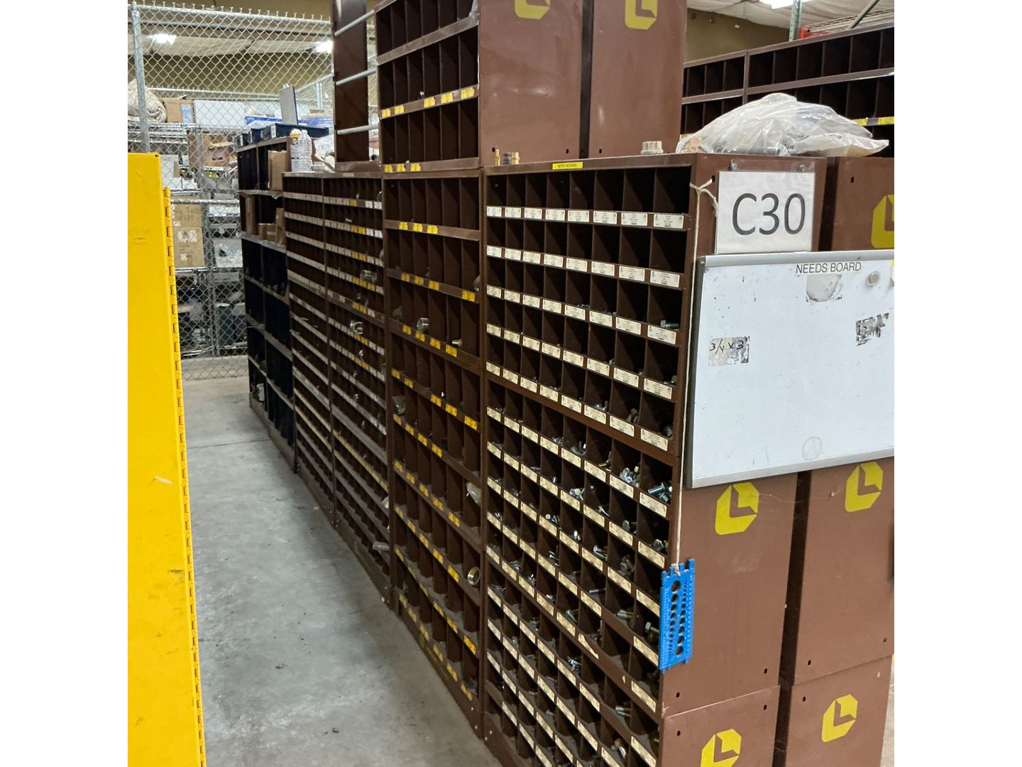 BULK QTY OF INDUSTRIAL FASTENERS - undefined