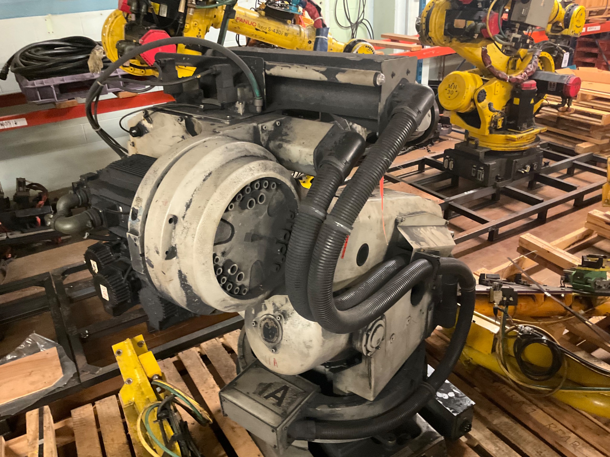 YASKAWA MOTOMAN-UP200 ARTICULATED ROBOT - undefined