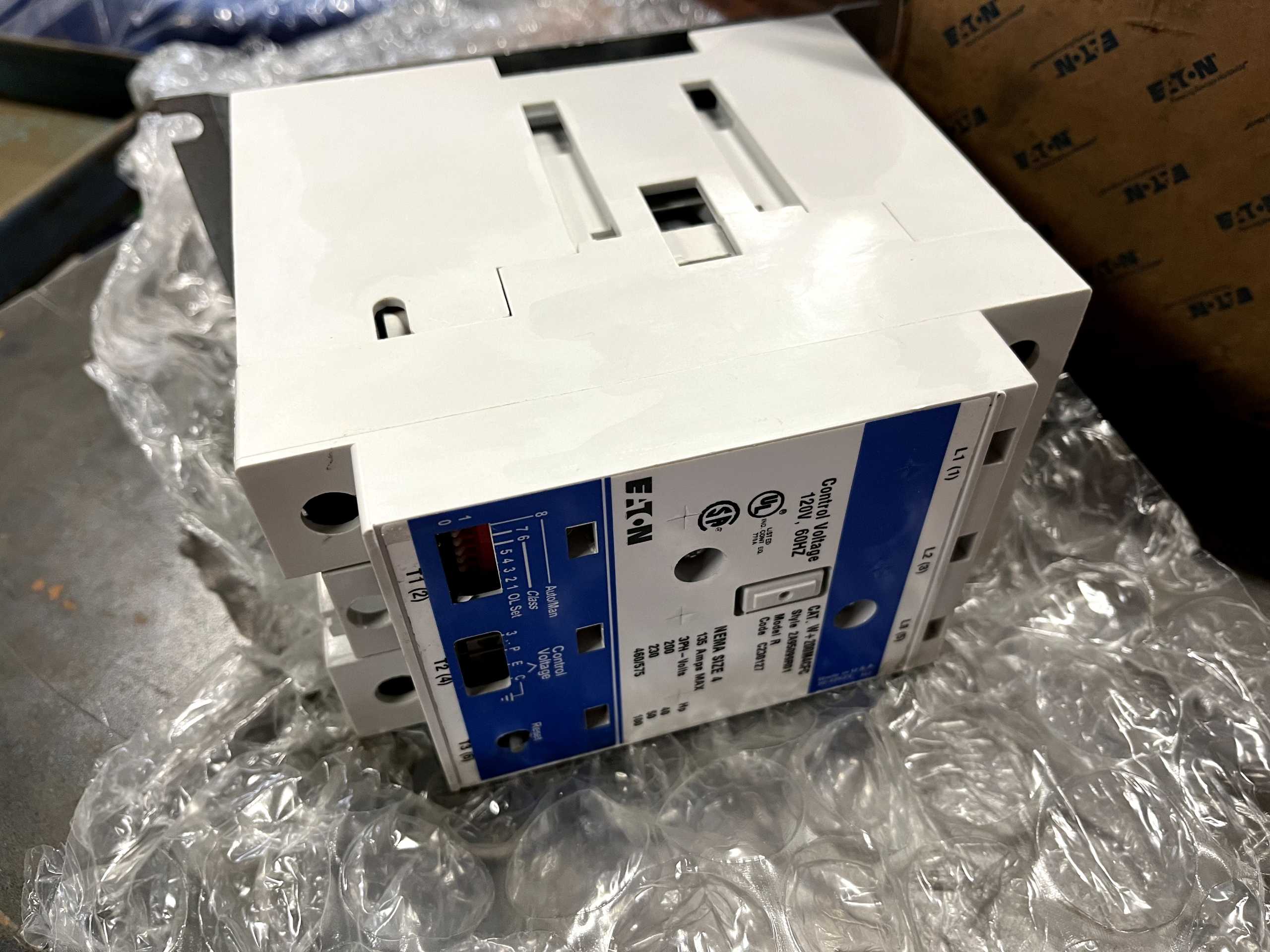 EATON ADVANTAGE W+200M4CFC 3-POLE NEMA MOTOR STARTER, 135A, 600 VAC, 120 VAC COIL, NEMA 4 ENCLOSURE - undefined