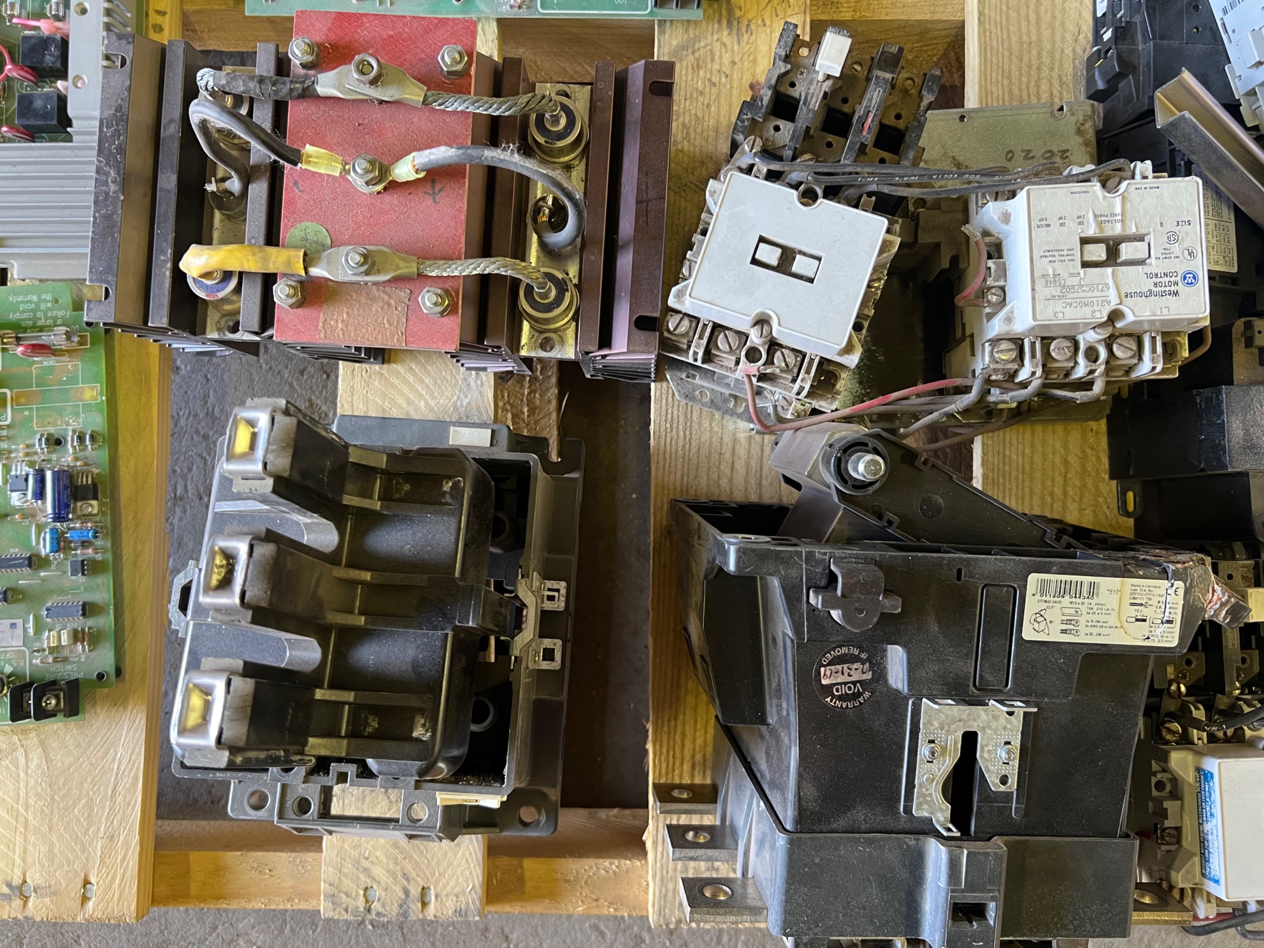 BULK QTY OF ELECTRICAL PARTS - undefined