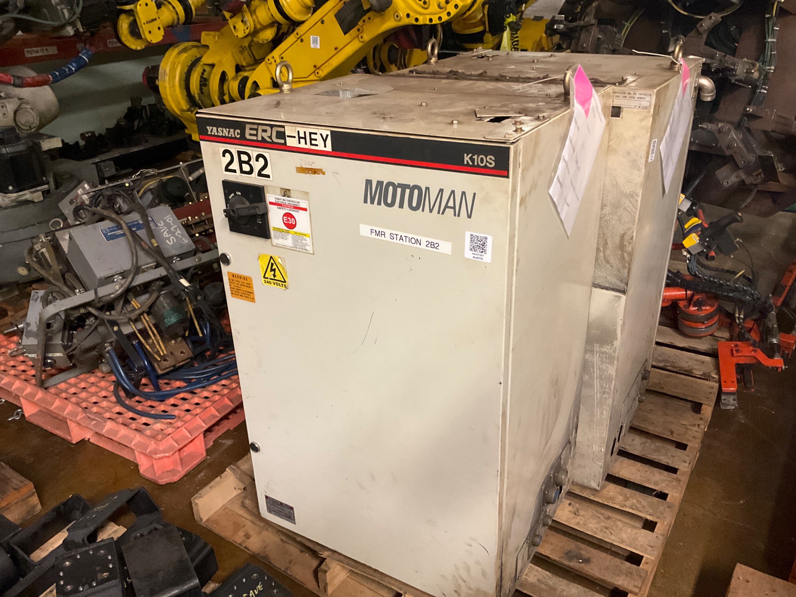 1991 YASKAWA YASNAC ERC K10S ROBOT CONTROLLER - undefined