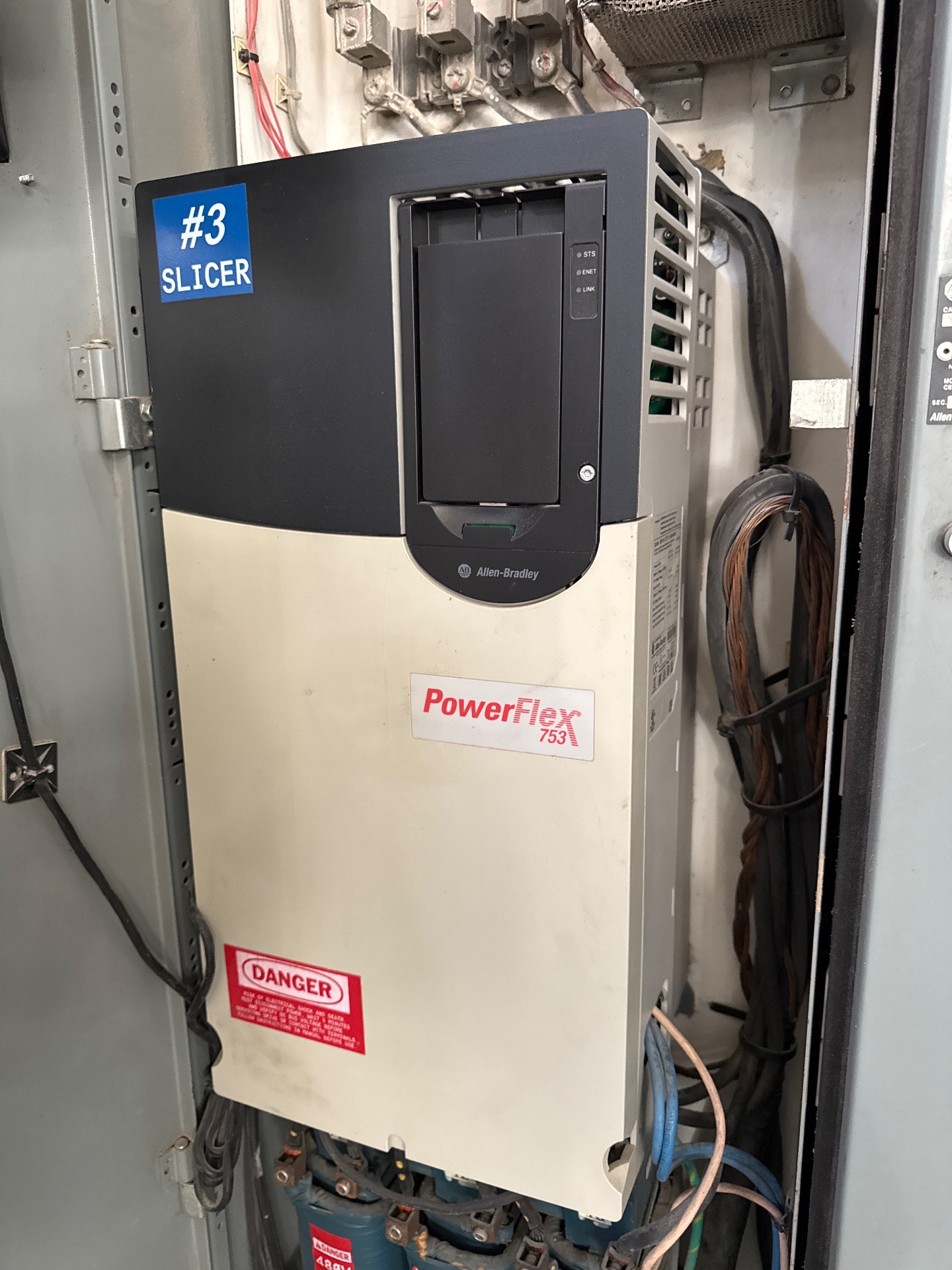 BULK QTY OF ALLEN BRADLEY 2100 CENTERLINE MCC, 10 SECTIONS - undefined