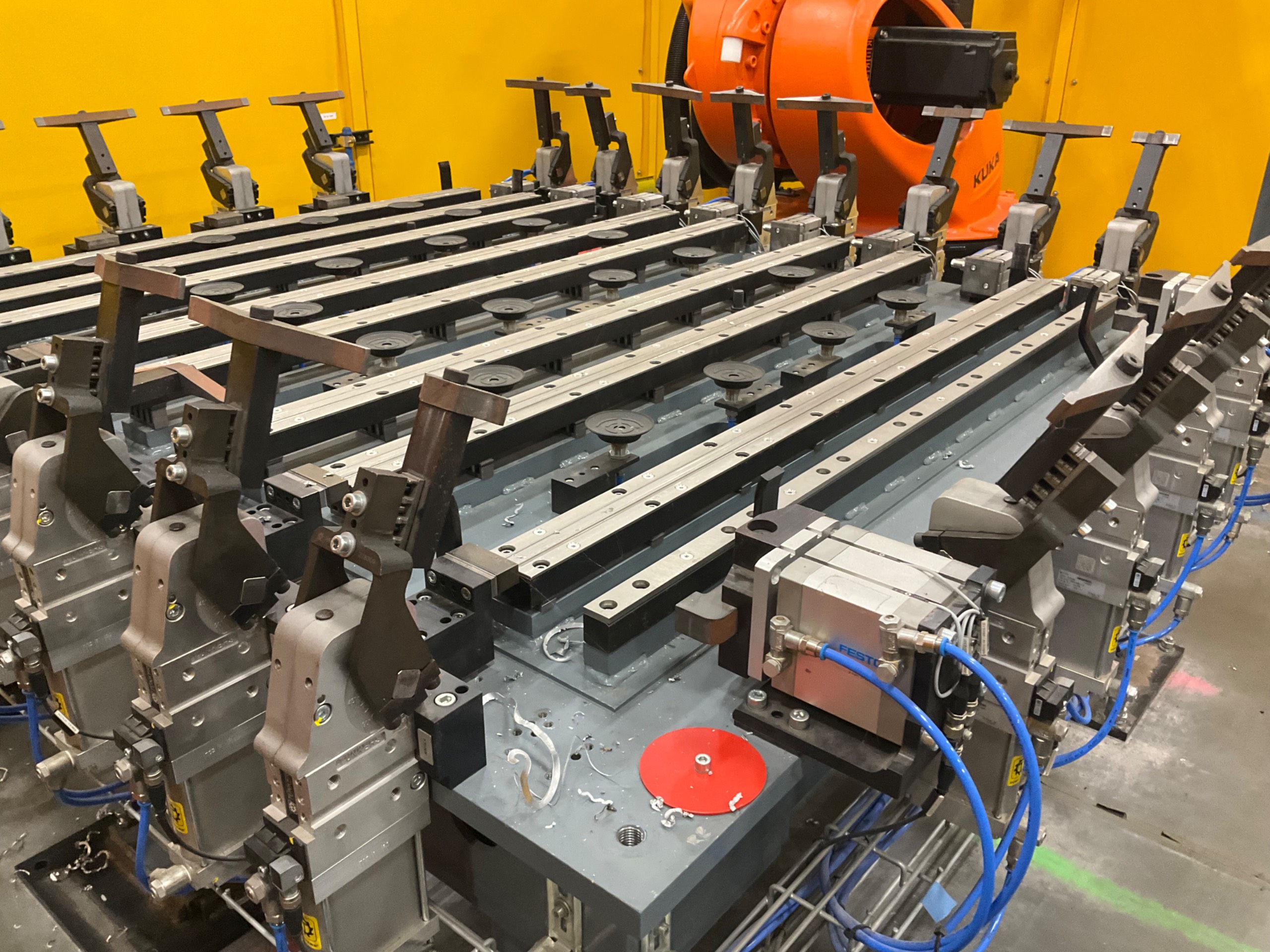 ROBOTIC CLAMPING FIXTURE TABLE - undefined