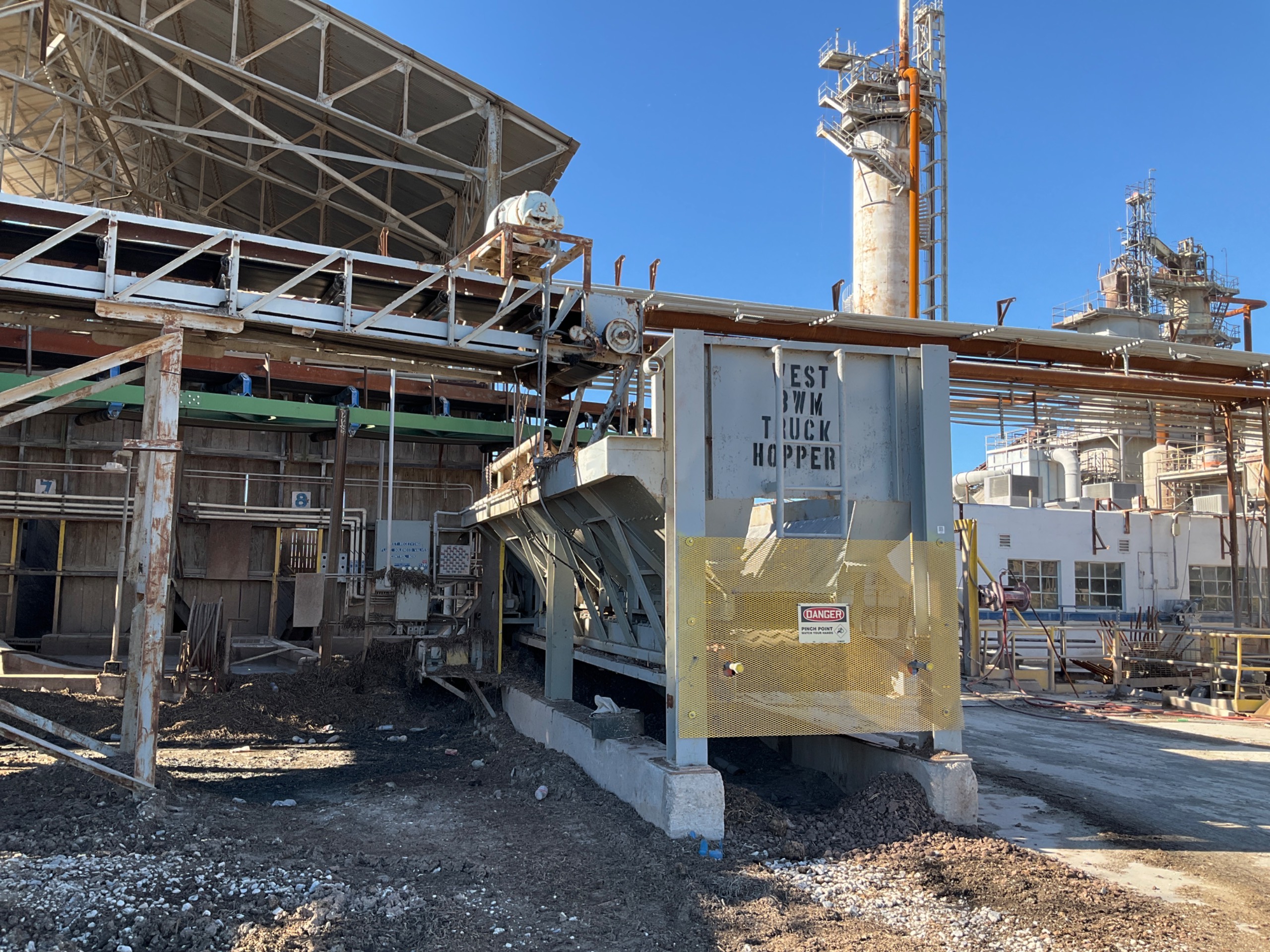 LIVE BOTTOM HOPPER FEEDER - undefined