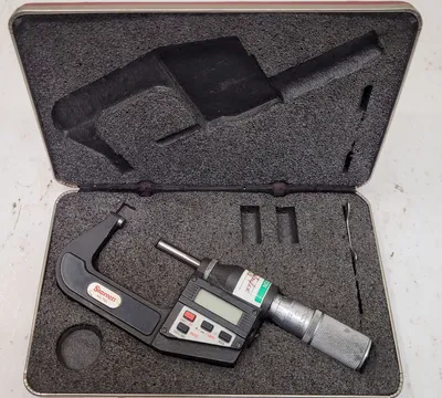 STARRETT NO 733 ELECTRONIC MICROMETER, 1-2", DIGITAL, +/- 0.0001" ACCURACY - undefined