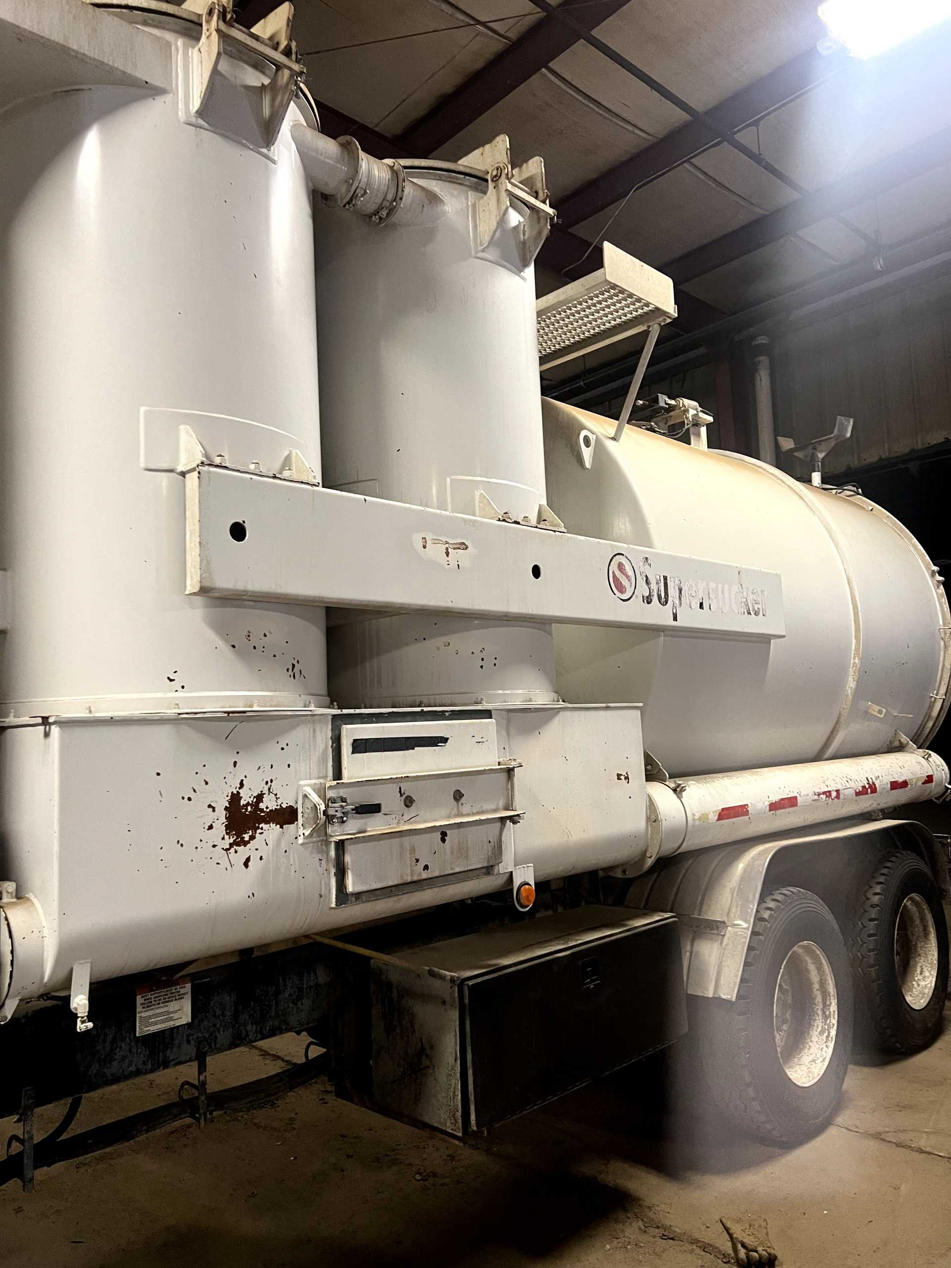 2011 SUPER PRODUCTS INDUSTRIAL VACUUM TRUCK - PETERBILT - undefined