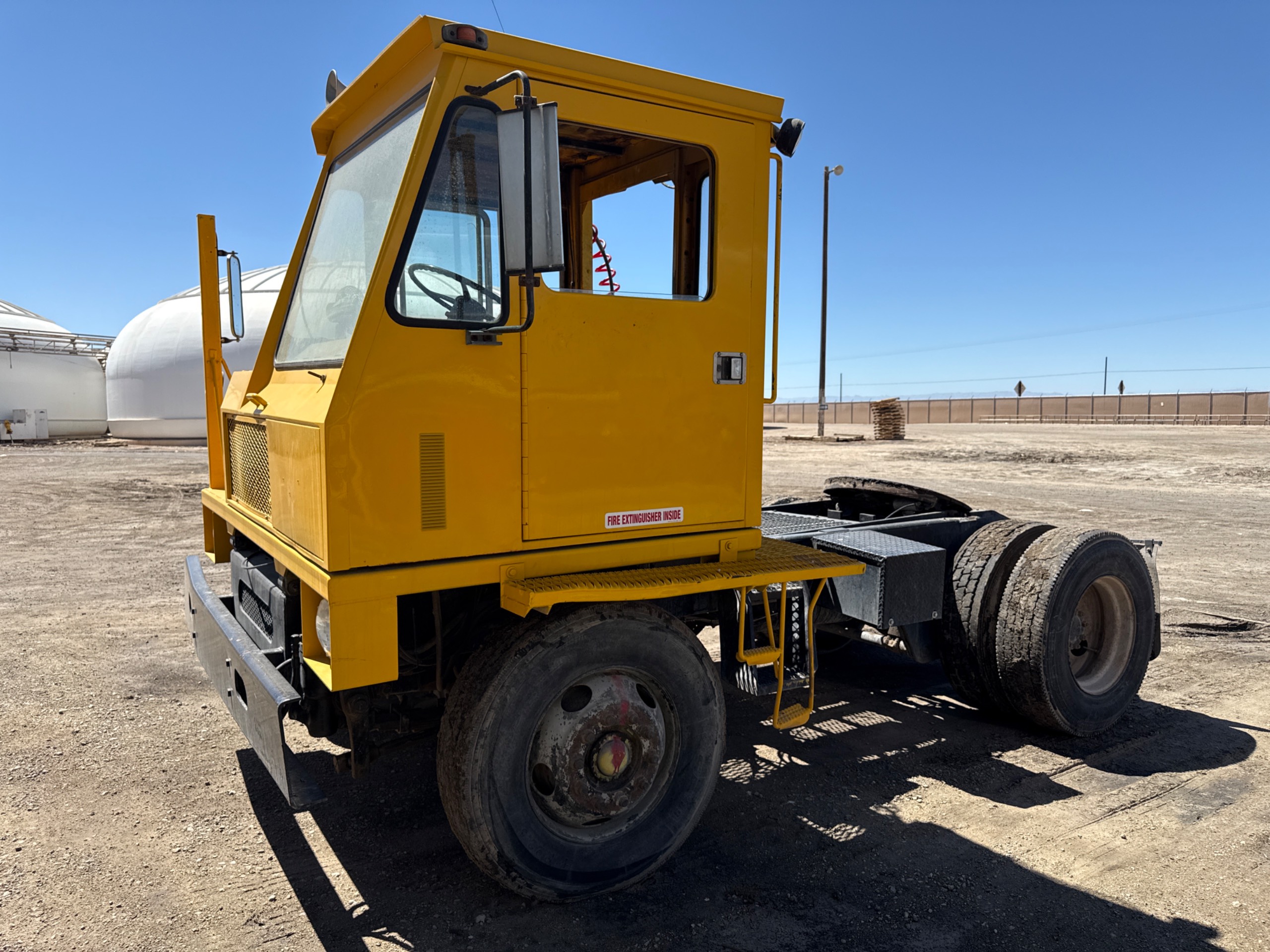 1982 OTTAWA 30 UTILITY TRUCK - undefined