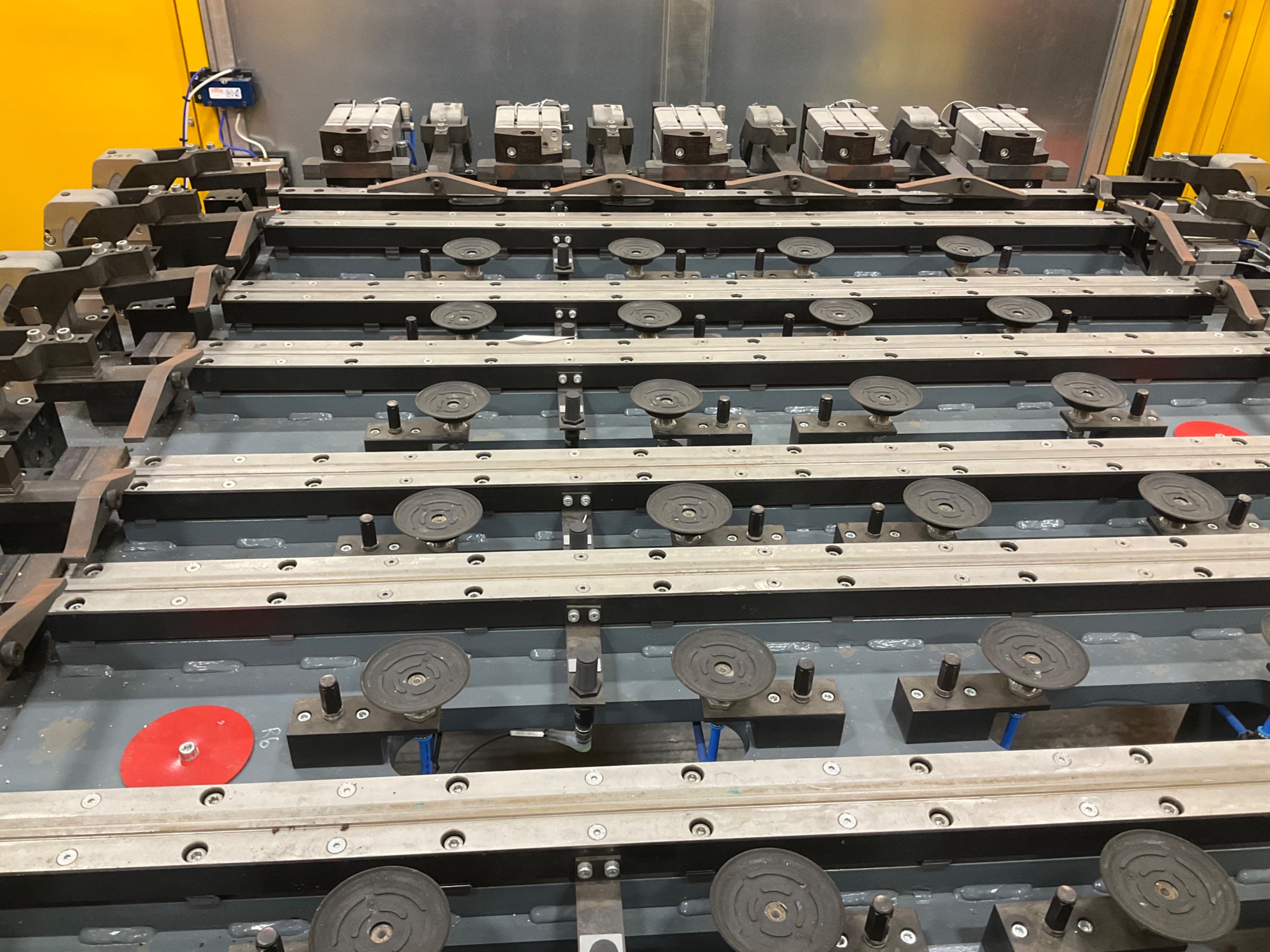ROBOTIC CLAMPING FIXTURE TABLE - undefined