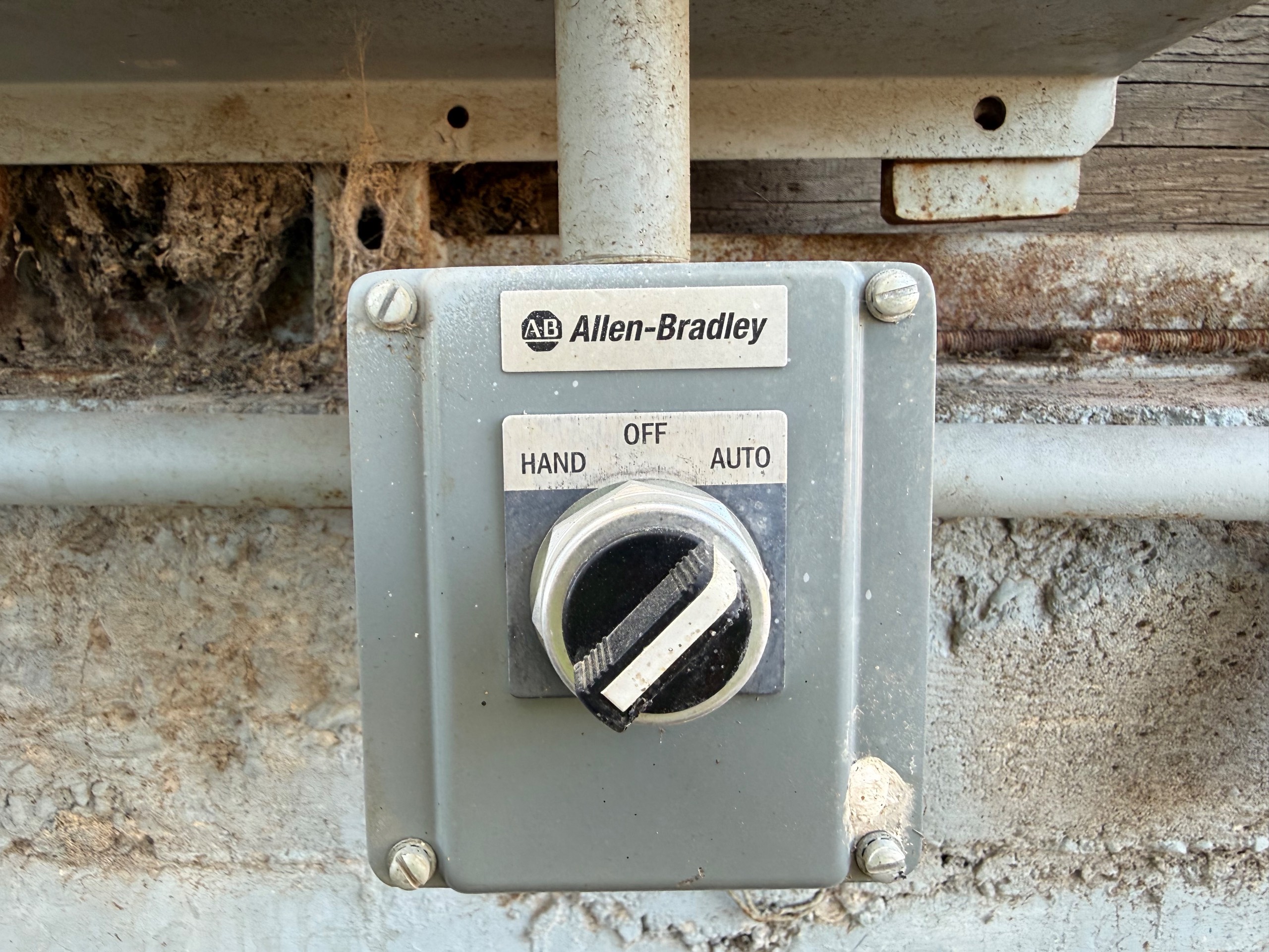 BULK QTY OF DISCONNECT SWITCHES - undefined