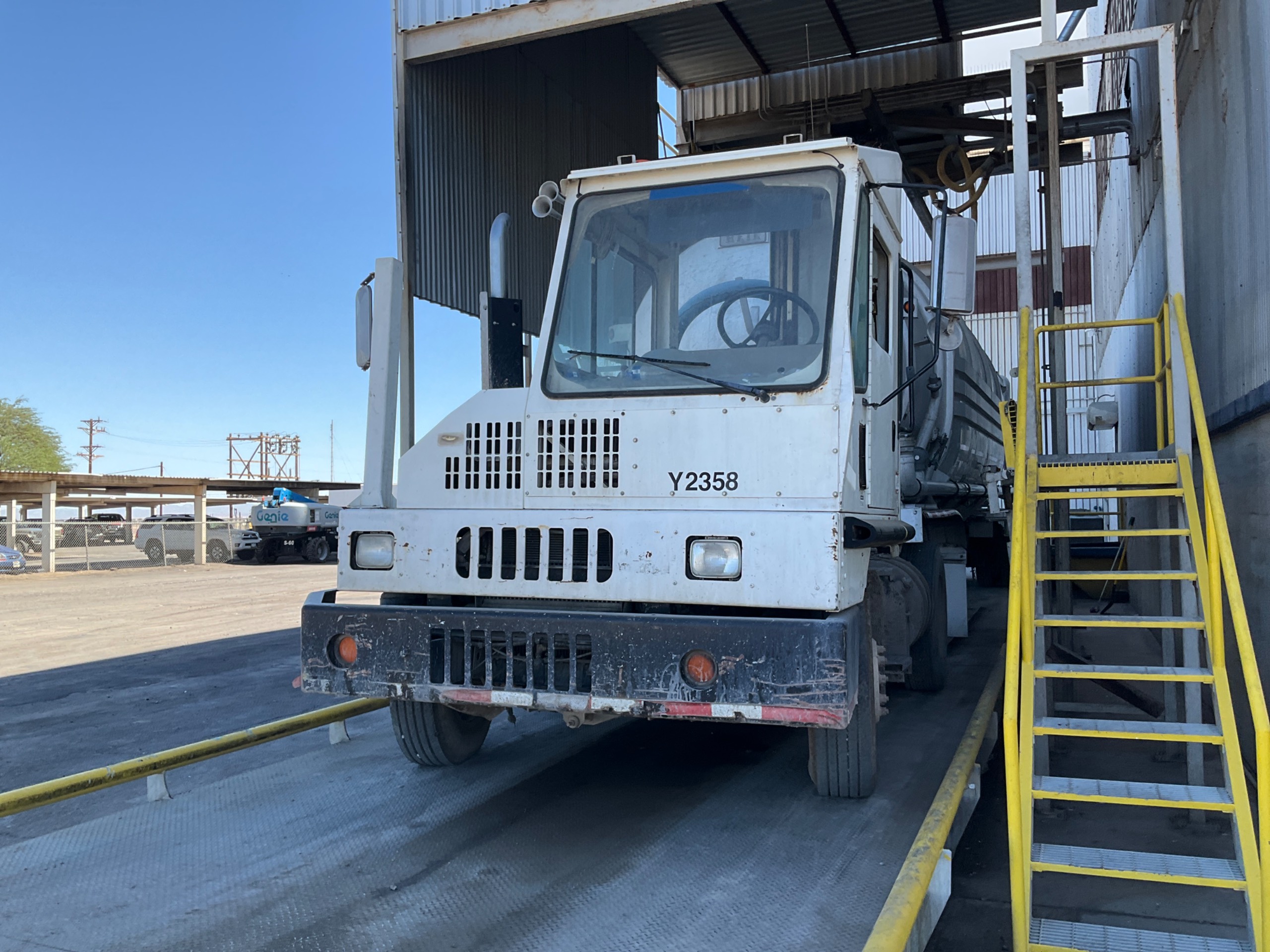 2010 CARGOTEC 4X2 UTILITY TRUCK - undefined