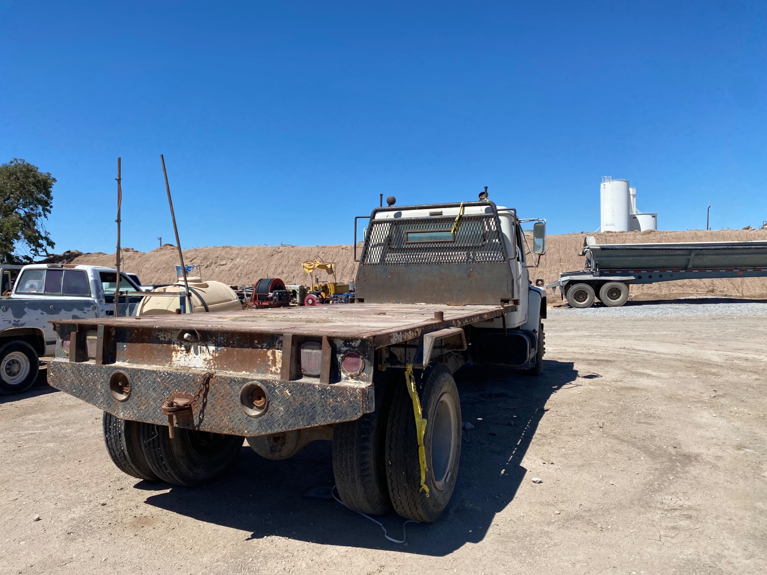 1979 INTERNATIONAL 1724 DUMP TRUCK - undefined
