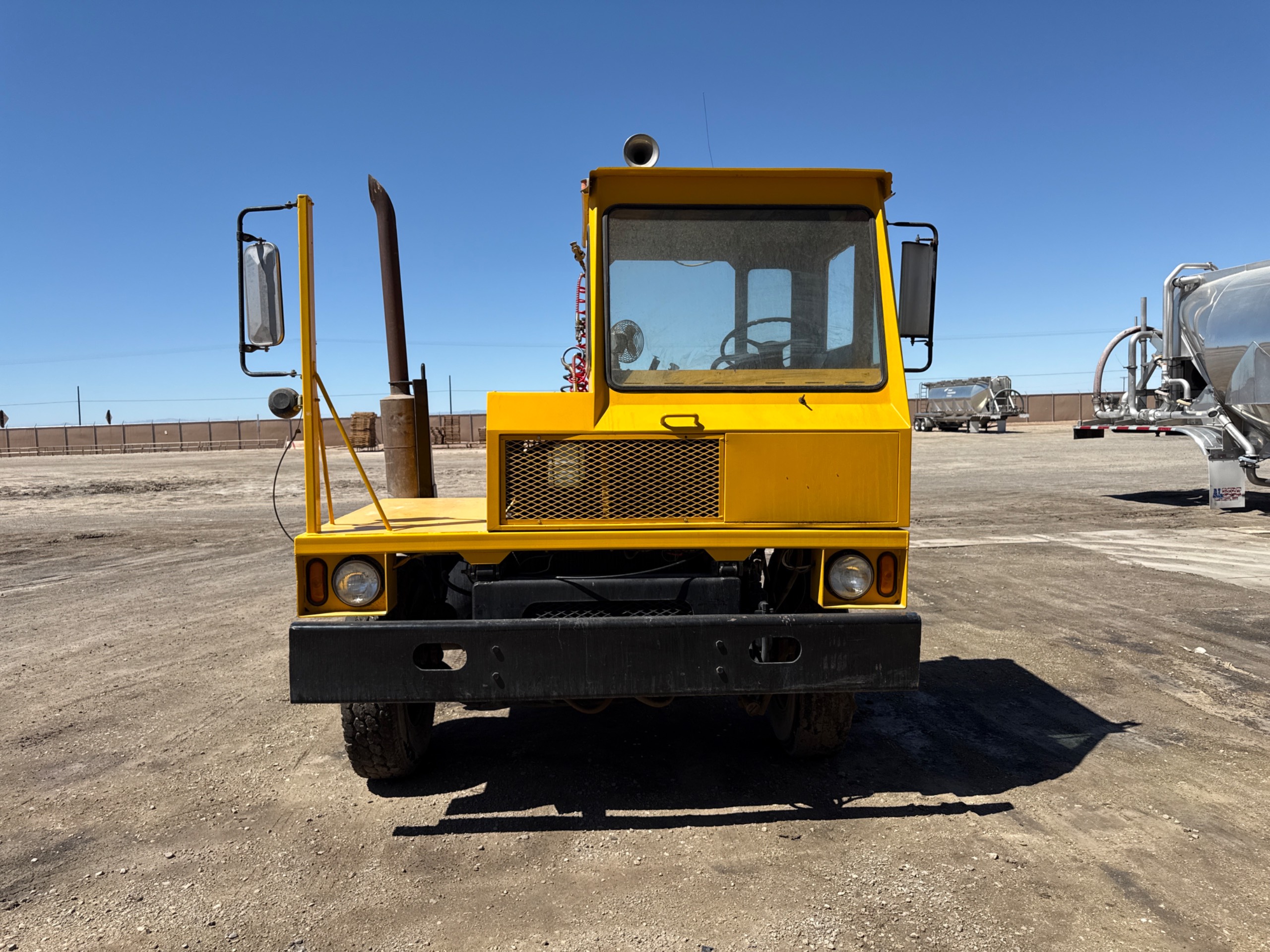1982 OTTAWA 30 UTILITY TRUCK - undefined
