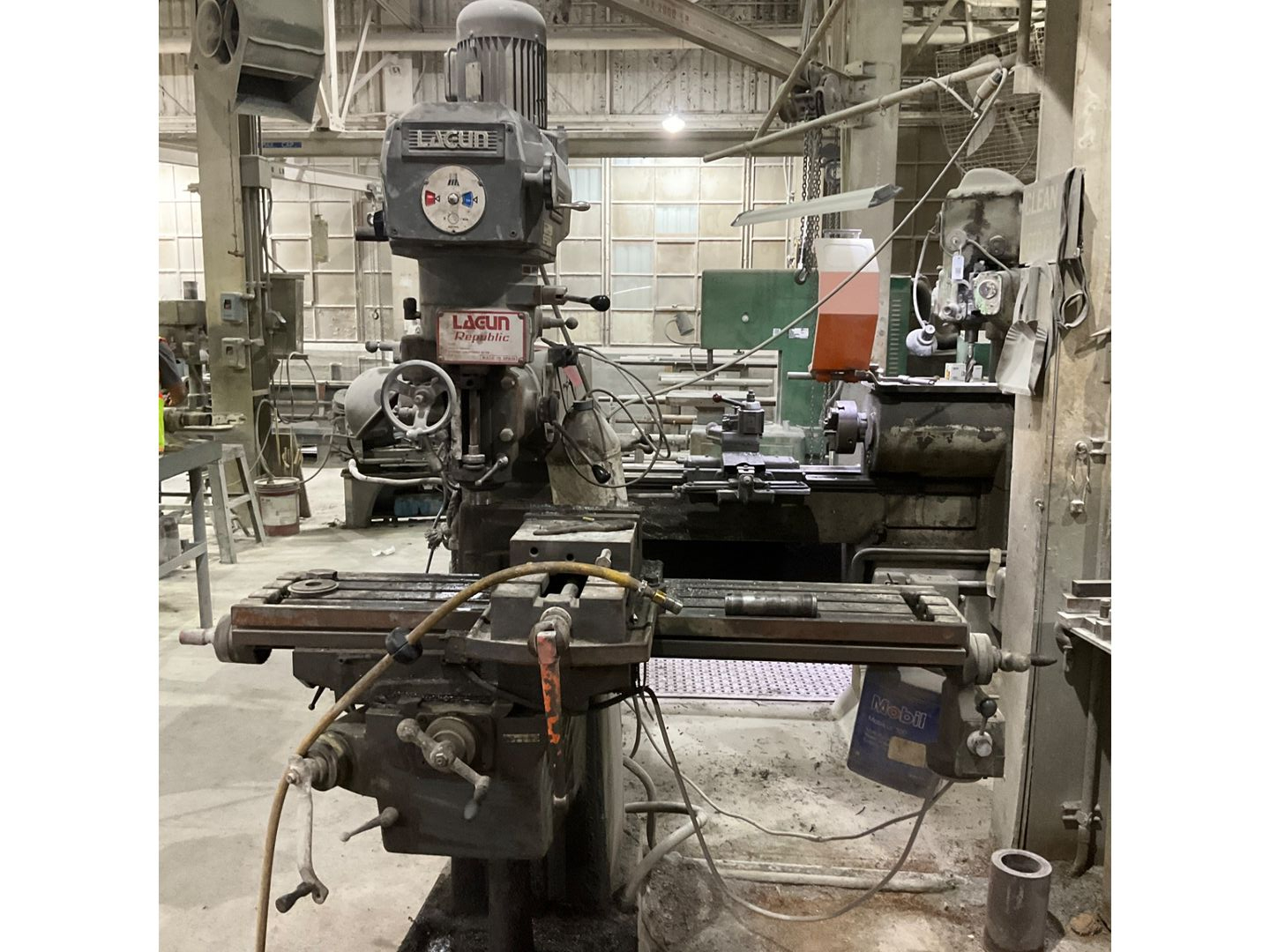 LAGUN FTV-2S VERTICAL MILLING MACHINE - undefined