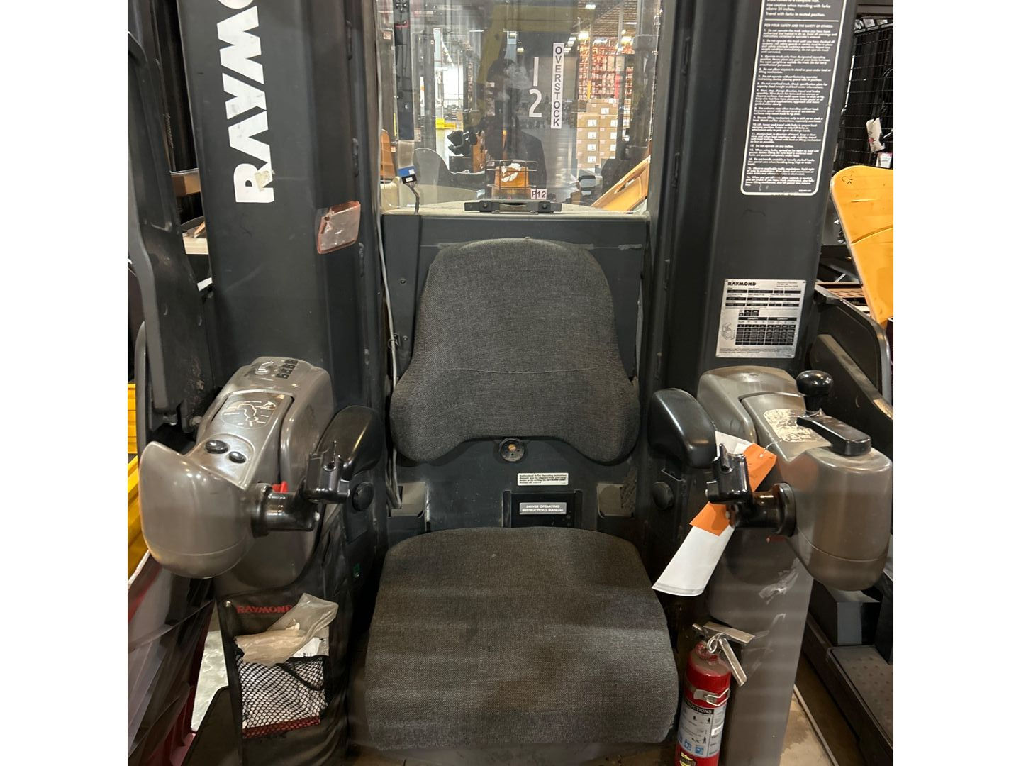 RAYMOND SA-CSR30T REACH TRUCK - undefined
