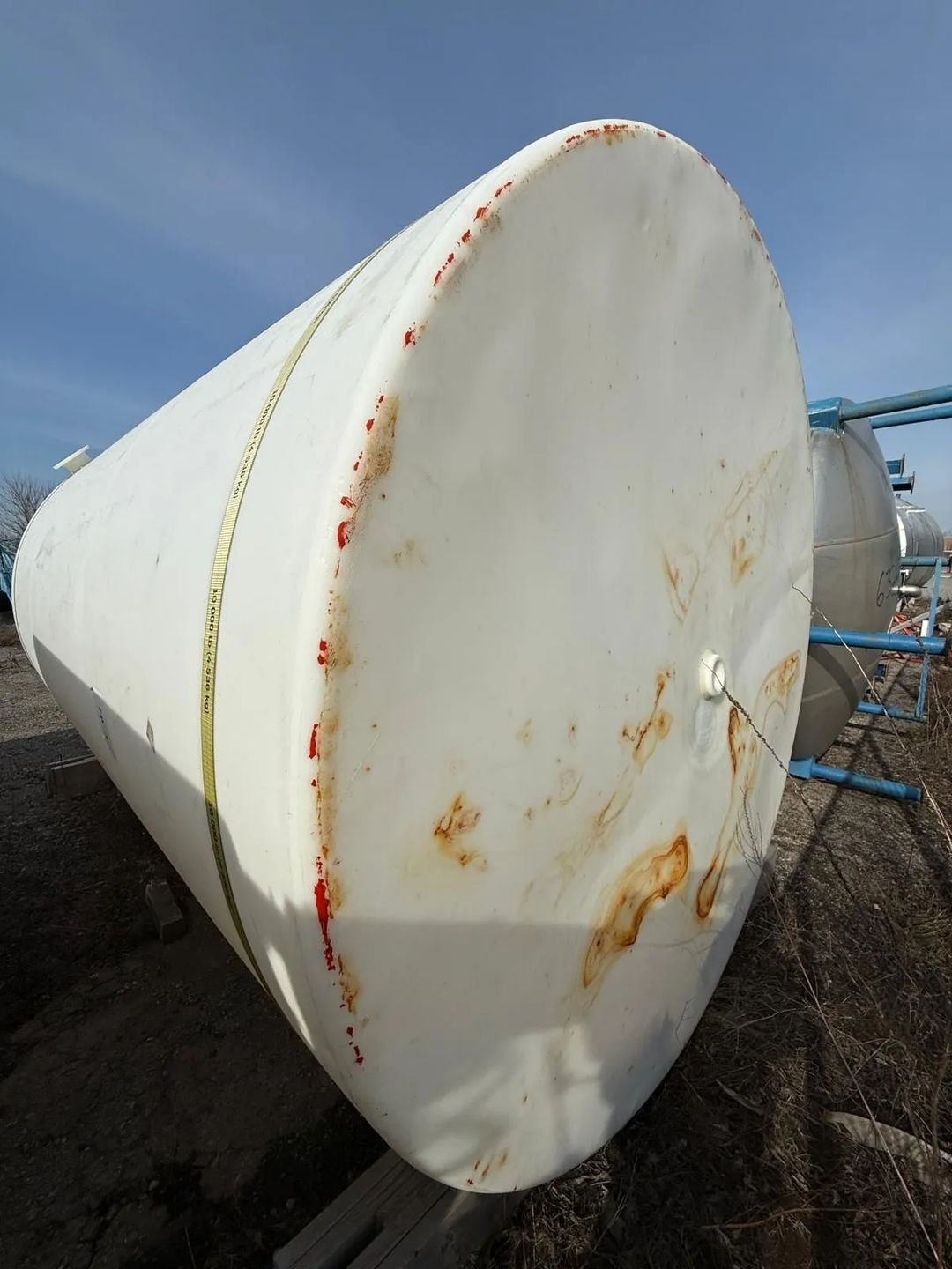 POLY STORAGE TANK, 22500L, POLYETHYLENE, VERTICAL, 100X100X175IN, 2000 LBS - undefined