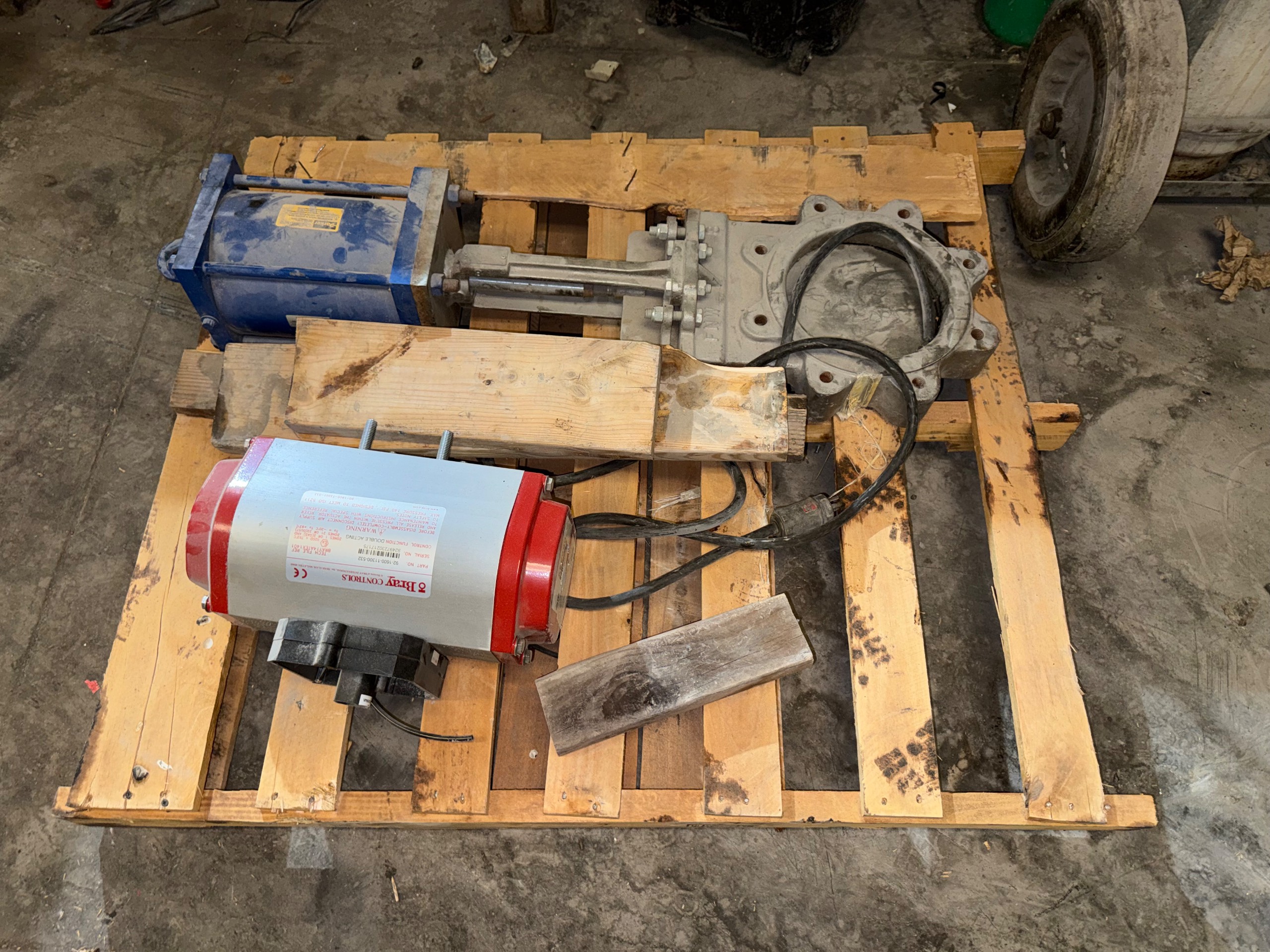 BULK CONTENTS OF INSTRUMENT ROOM - undefined