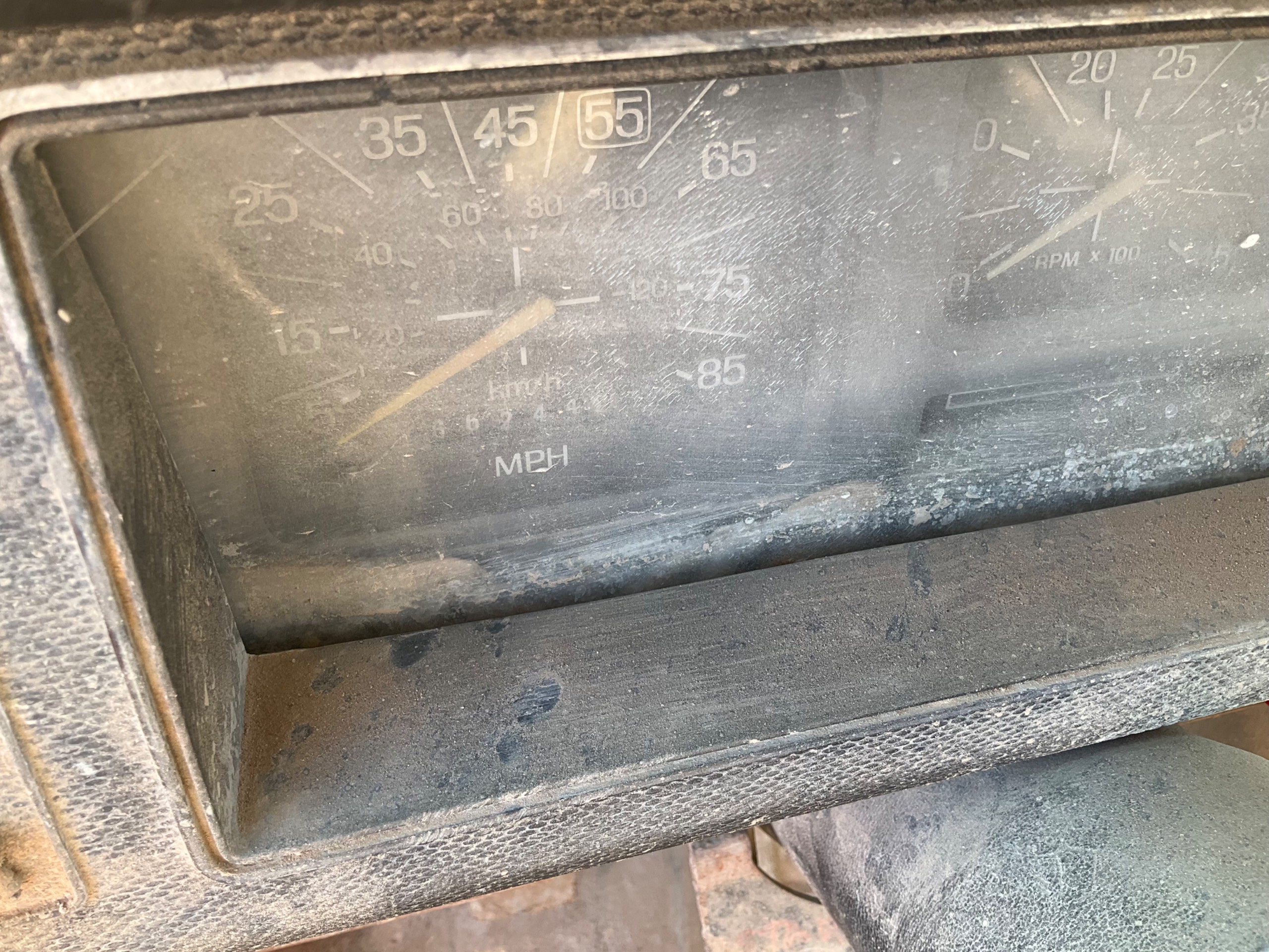 1982 FORD F600 DUMP TRUCK - undefined