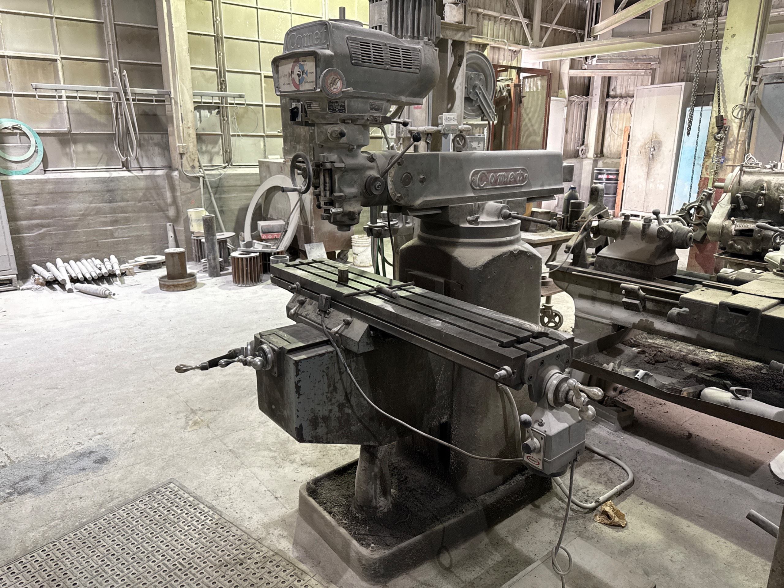 1984 COMET 3KV VERTICAL MILLING MACHINE - undefined