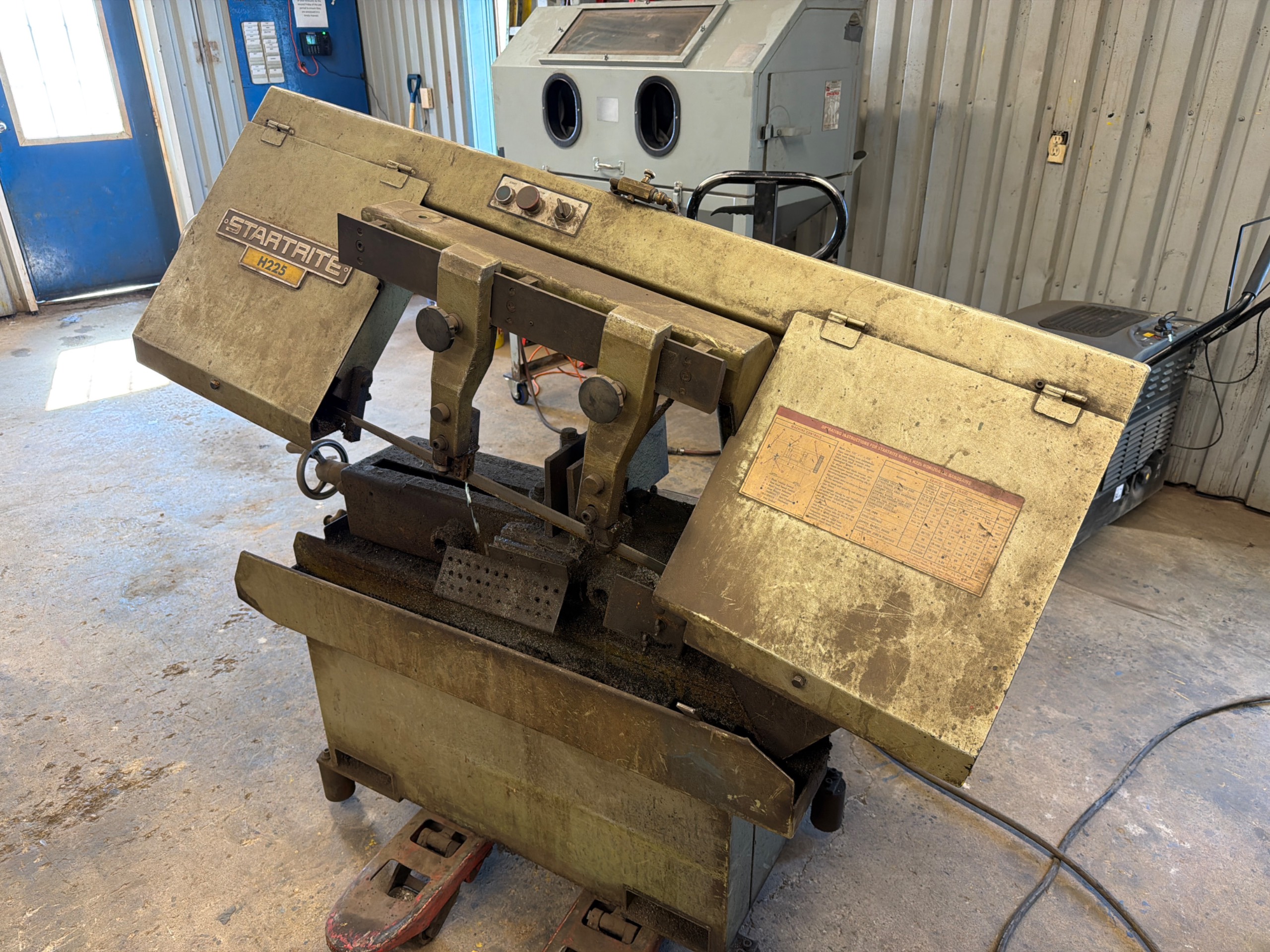 STARTRITE H225 HORIZONTAL BANDSAW, 2HP, 50-300 FPM - undefined