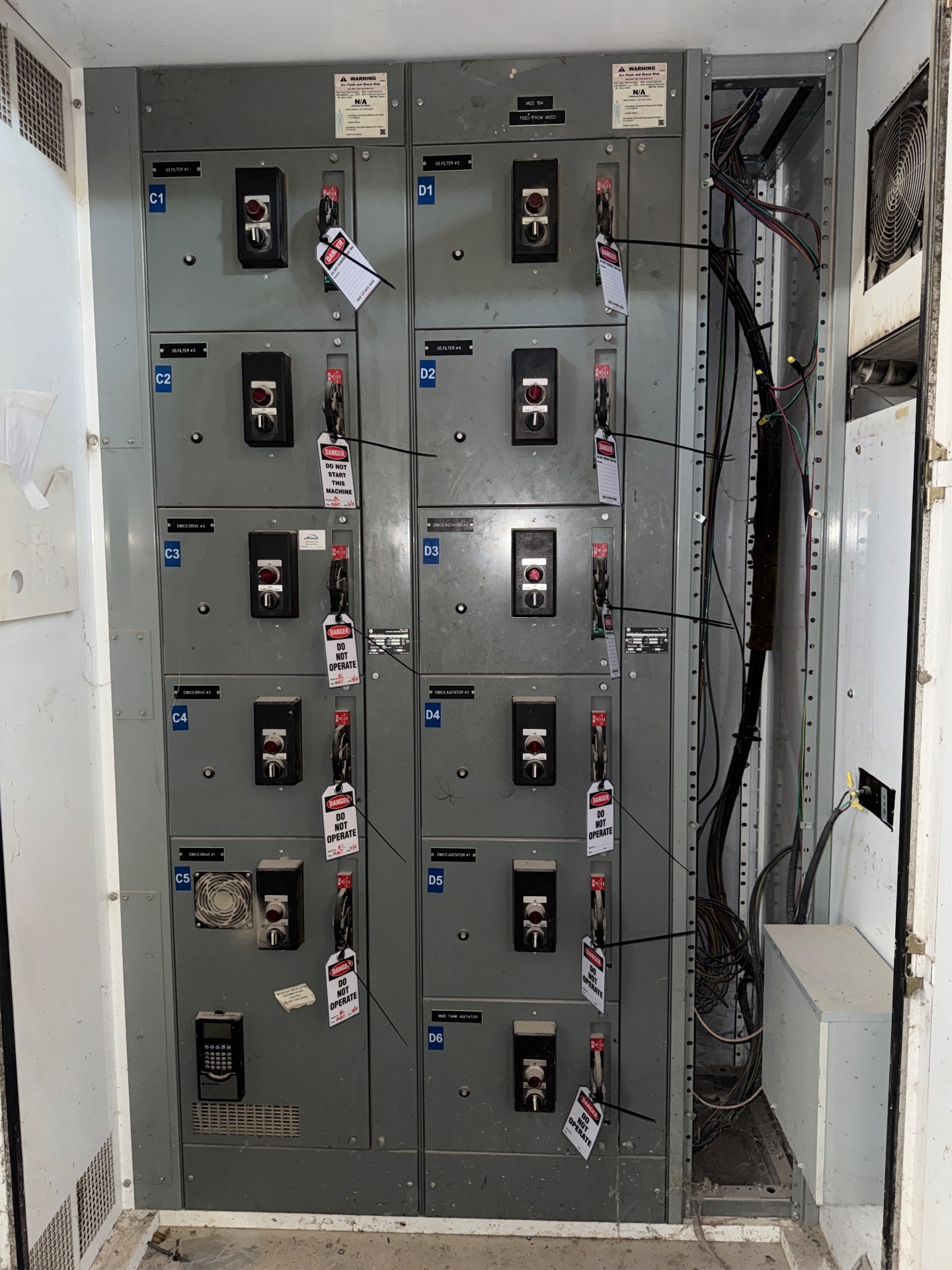 BULK QTY OF ALLEN BRADLEY CENTERLINE 2100 MCC, 4 SECTIONS - undefined