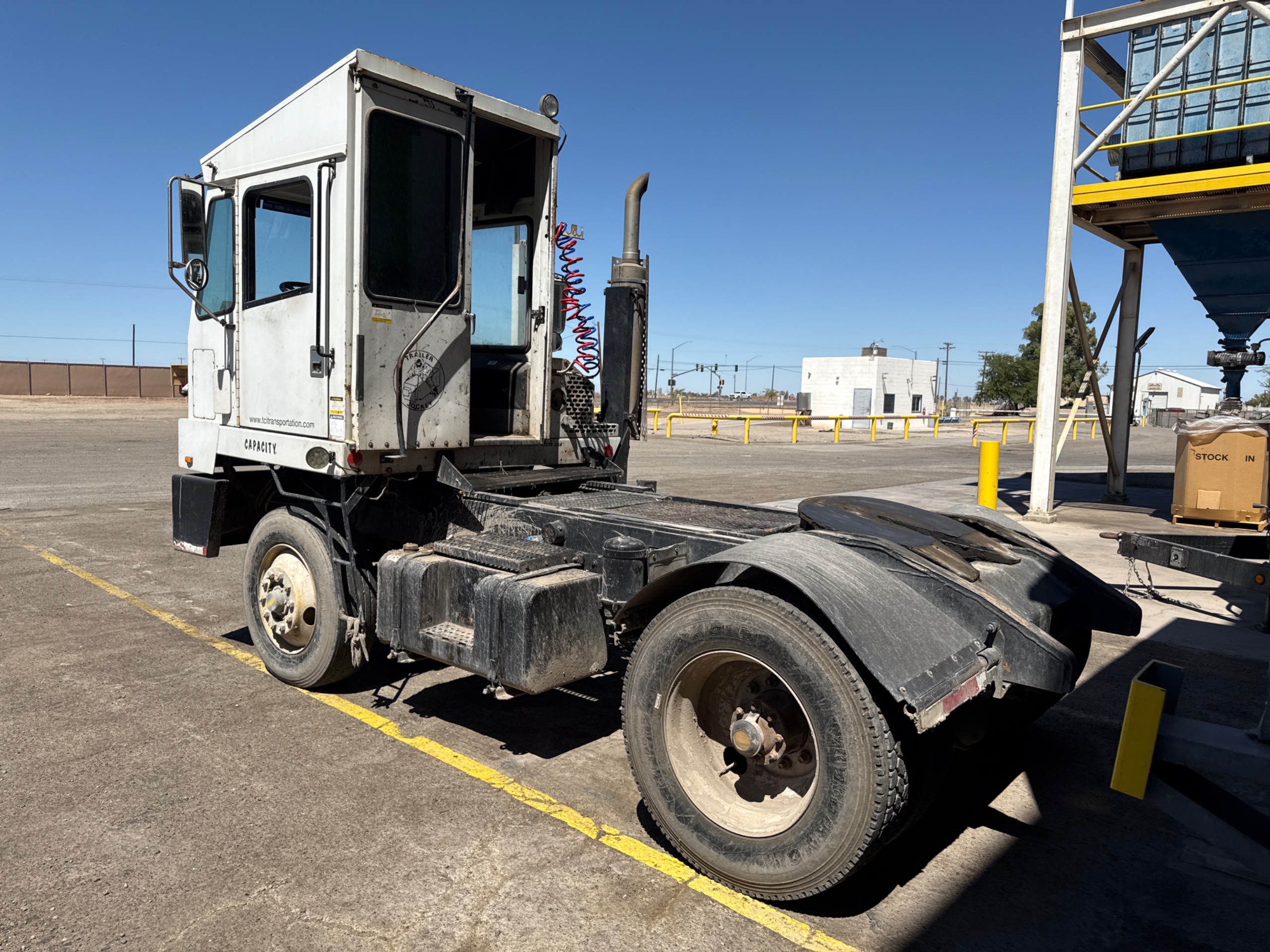 2003 CAPACITY TRUCKS TJ5000 UTILITY TRUCK - undefined