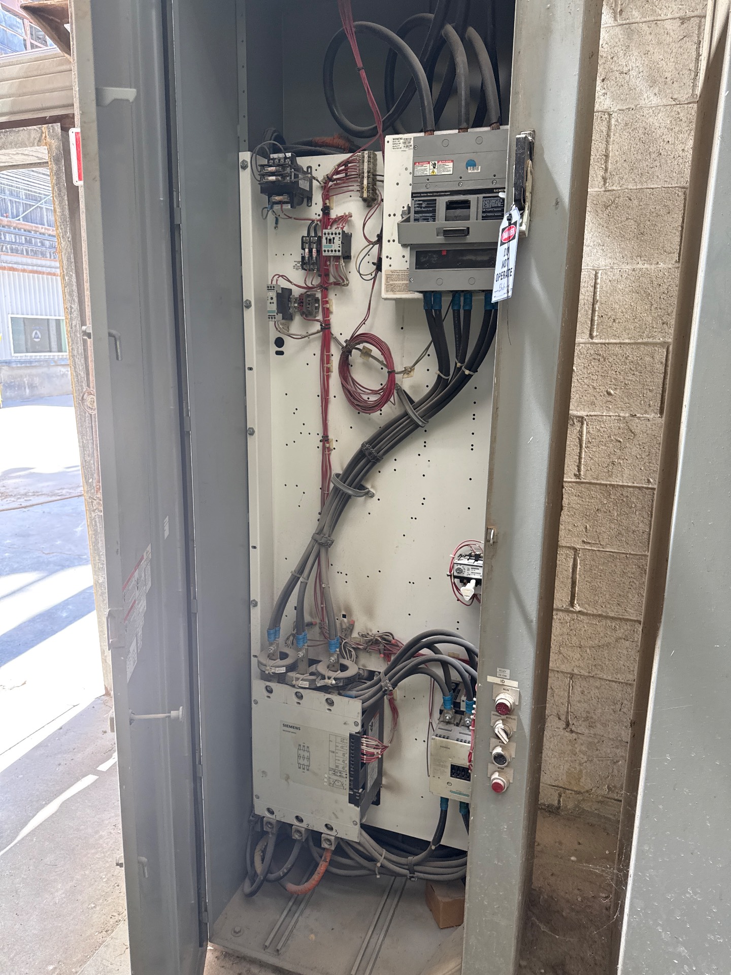 BULKY QTY 2: SIEMENS CONTROL CABINETS - undefined