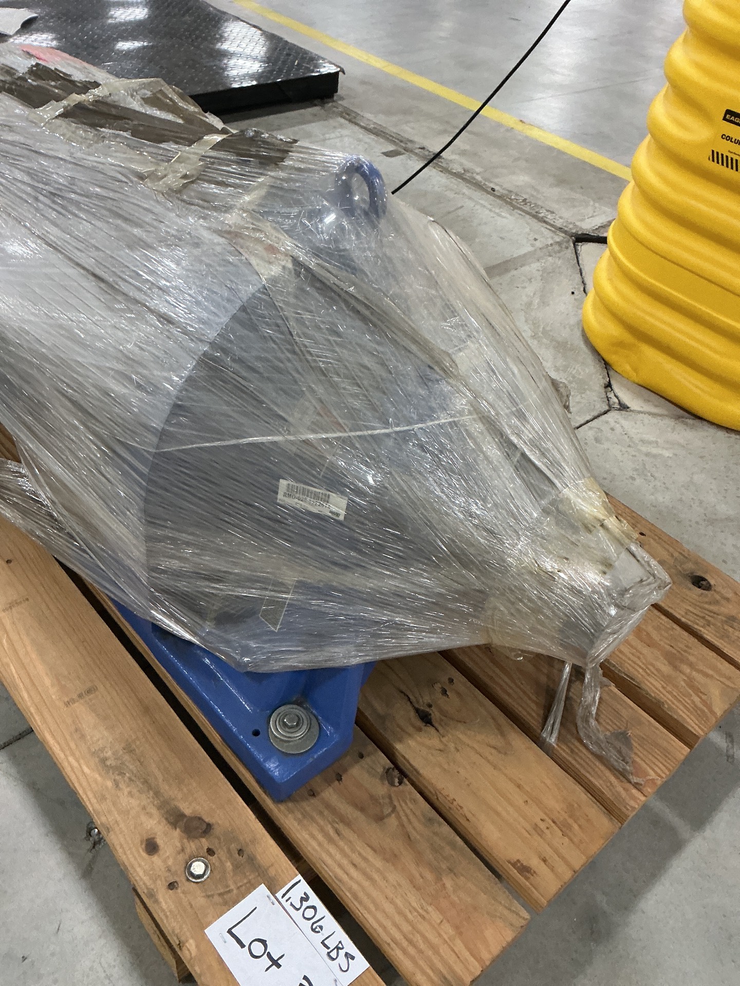 BULK QTY OF INDUSTRIAL PARTS AND PNEUMATIC COMPONENTS - undefined