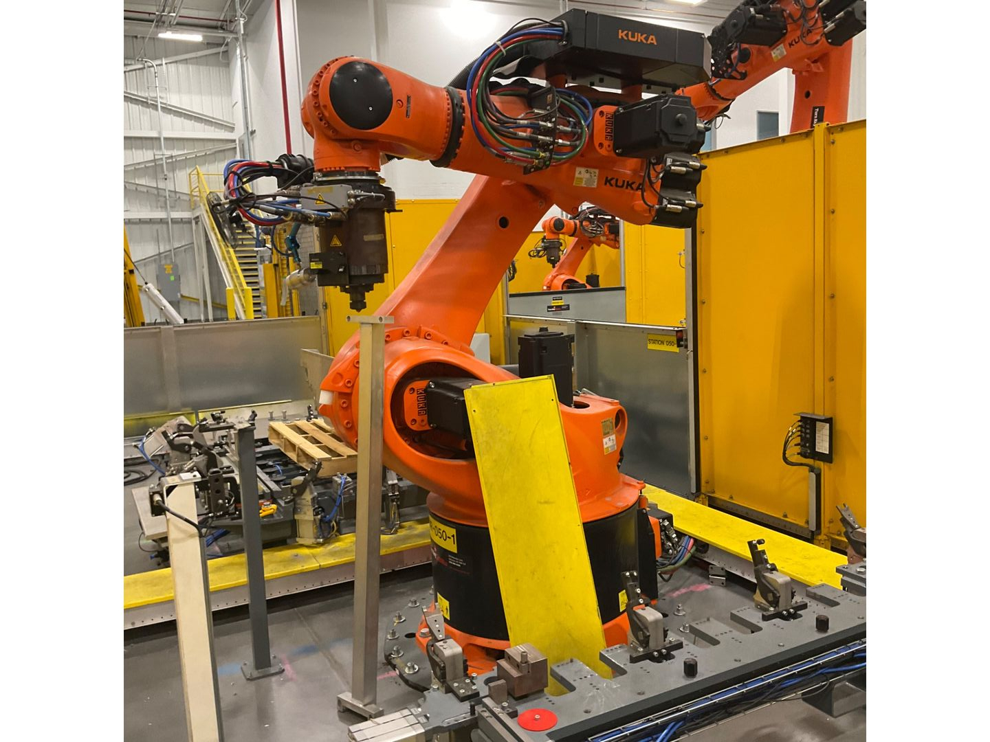 2021 KUKA KR 500 R2830 ROBOT & CONTROLLER ASSEMBLY - undefined