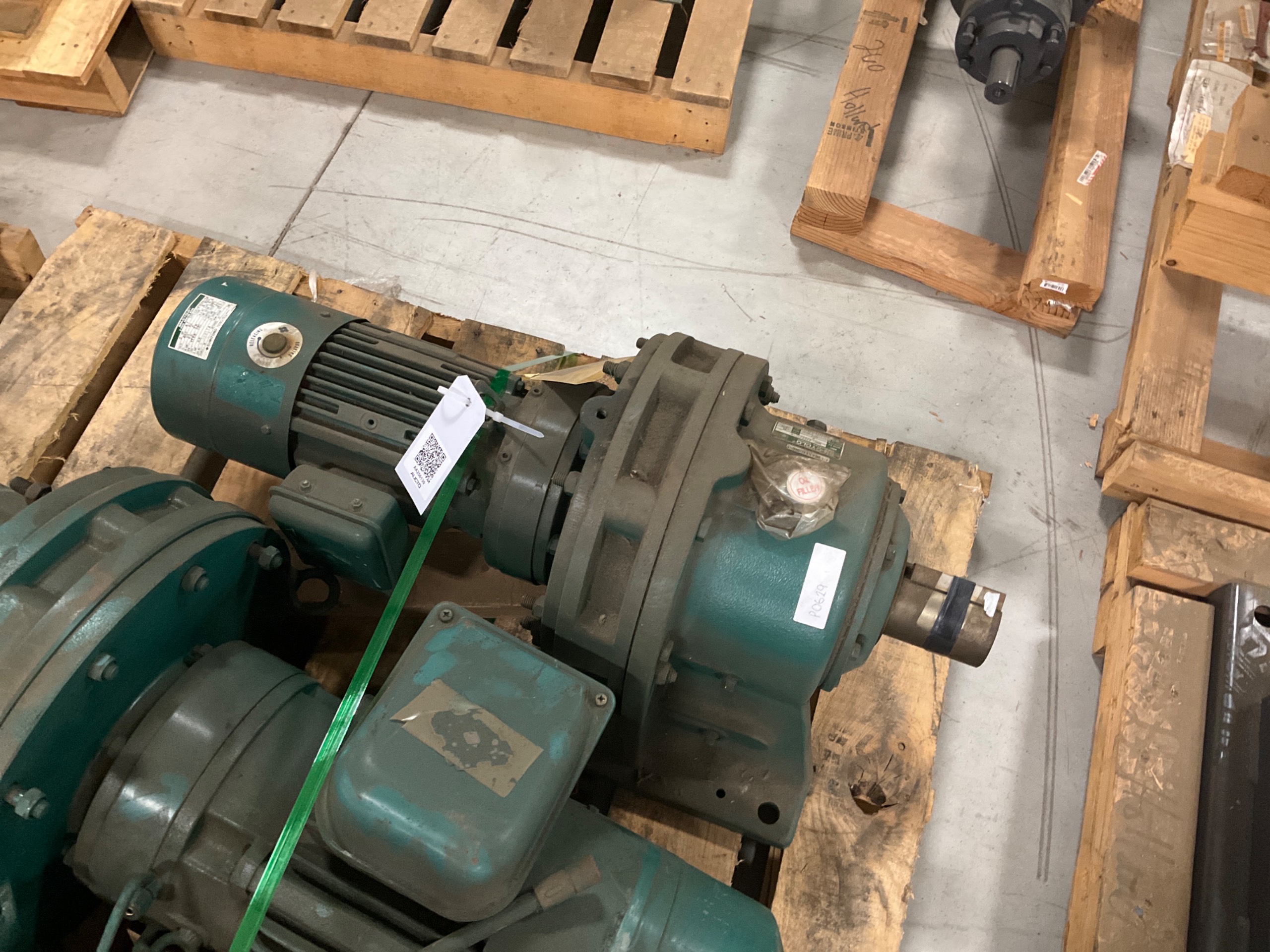 SUMITOMO MOTOR & GEARBOX ASSEMBLY - undefined