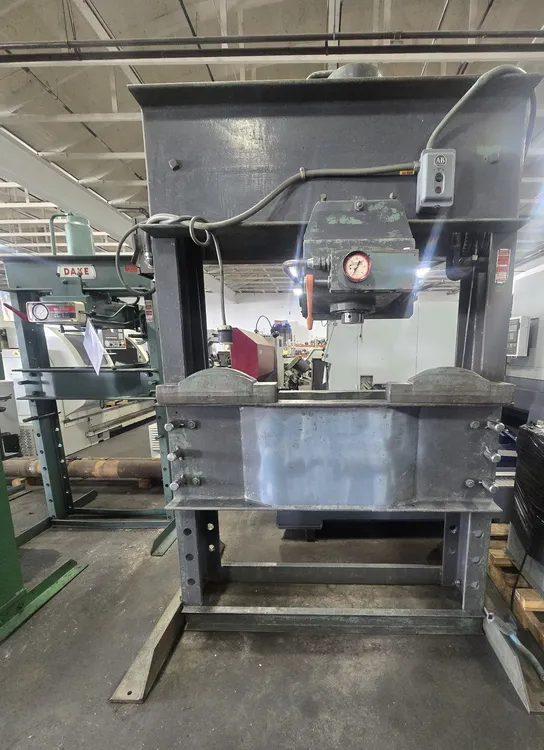 DAKE 5-150A HYDRAULIC H-FRAME PRESS 150-TON, 16" STRK, 24-3/4" HORIZ TRAVEL, 220/440V 3PH, 3000 LBS - undefined