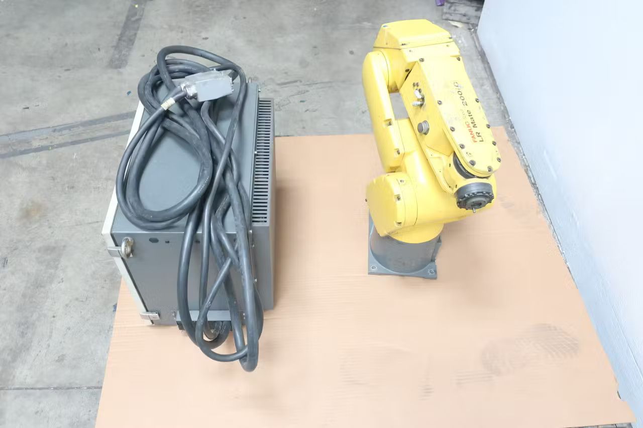 FANUC A05B-2551-B160 A05B-1139-B204 LR MATE 200IC ROBOT CONTROLLER ASSEMBLY - undefined